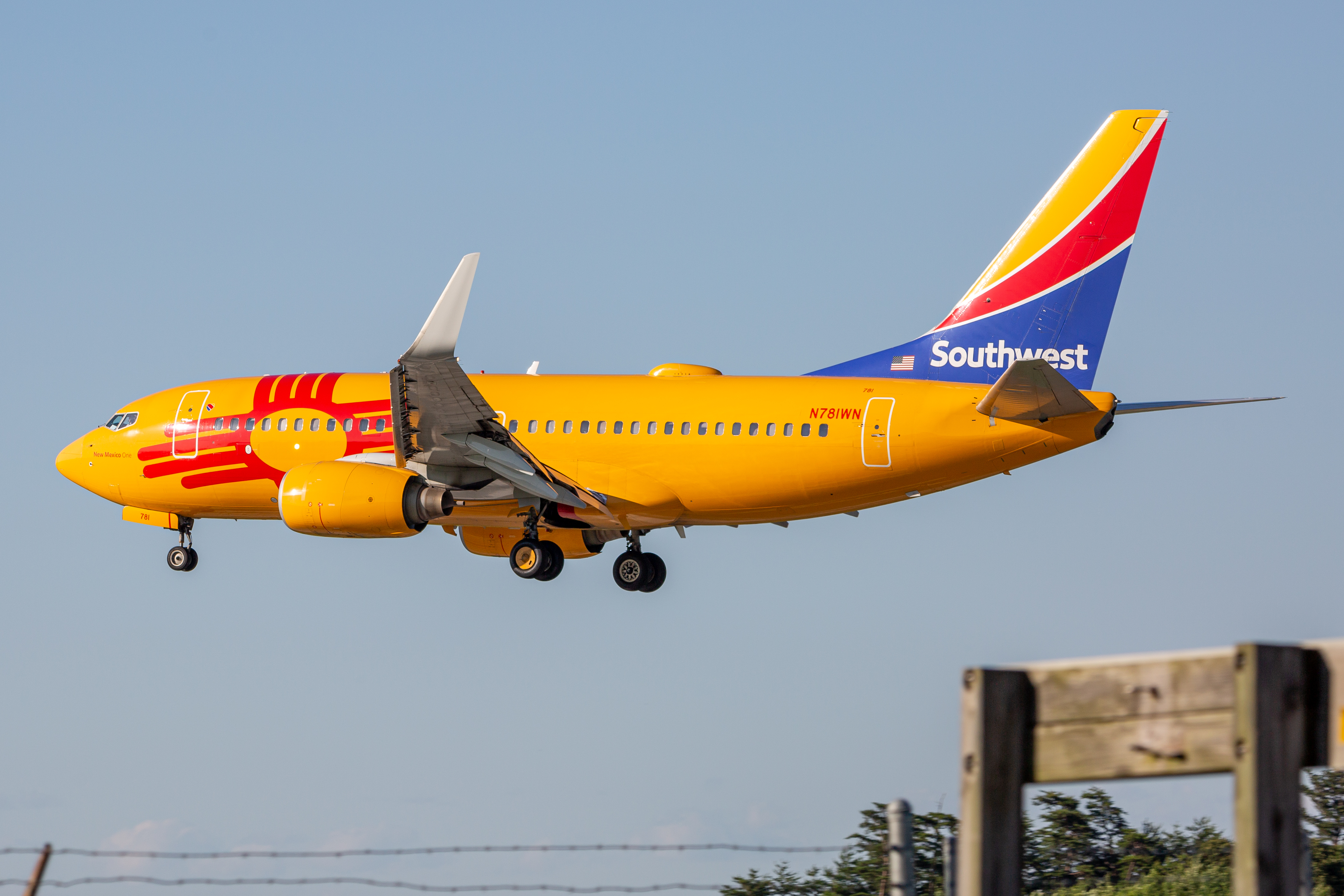 Full size: Southwest Airlines Boeing 737-700 N781WN at Baltimore/Washington International Thurgood Marshall Airport