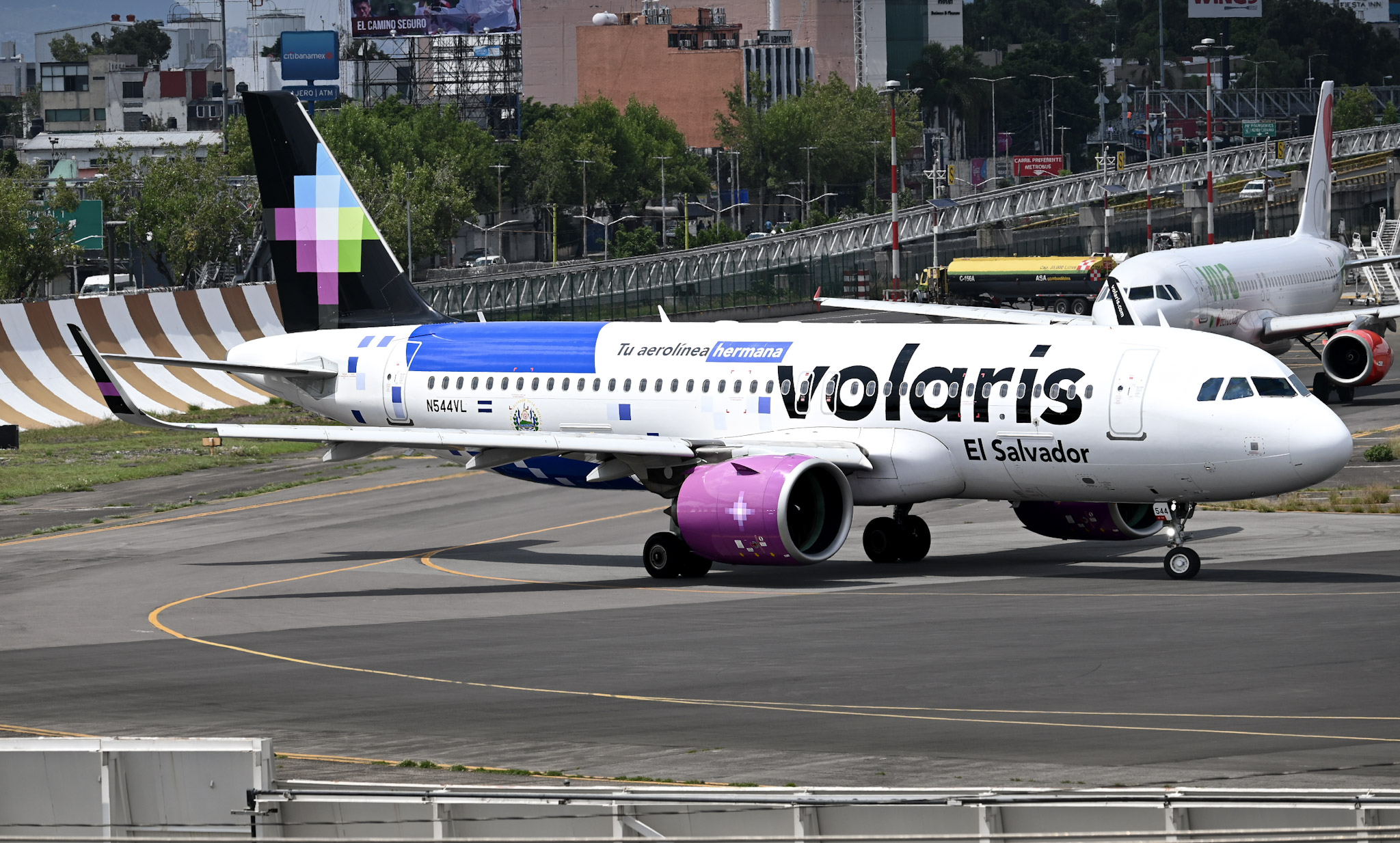Full size: Volaris Airbus A320NEO N544VL at Mexico City International Airport