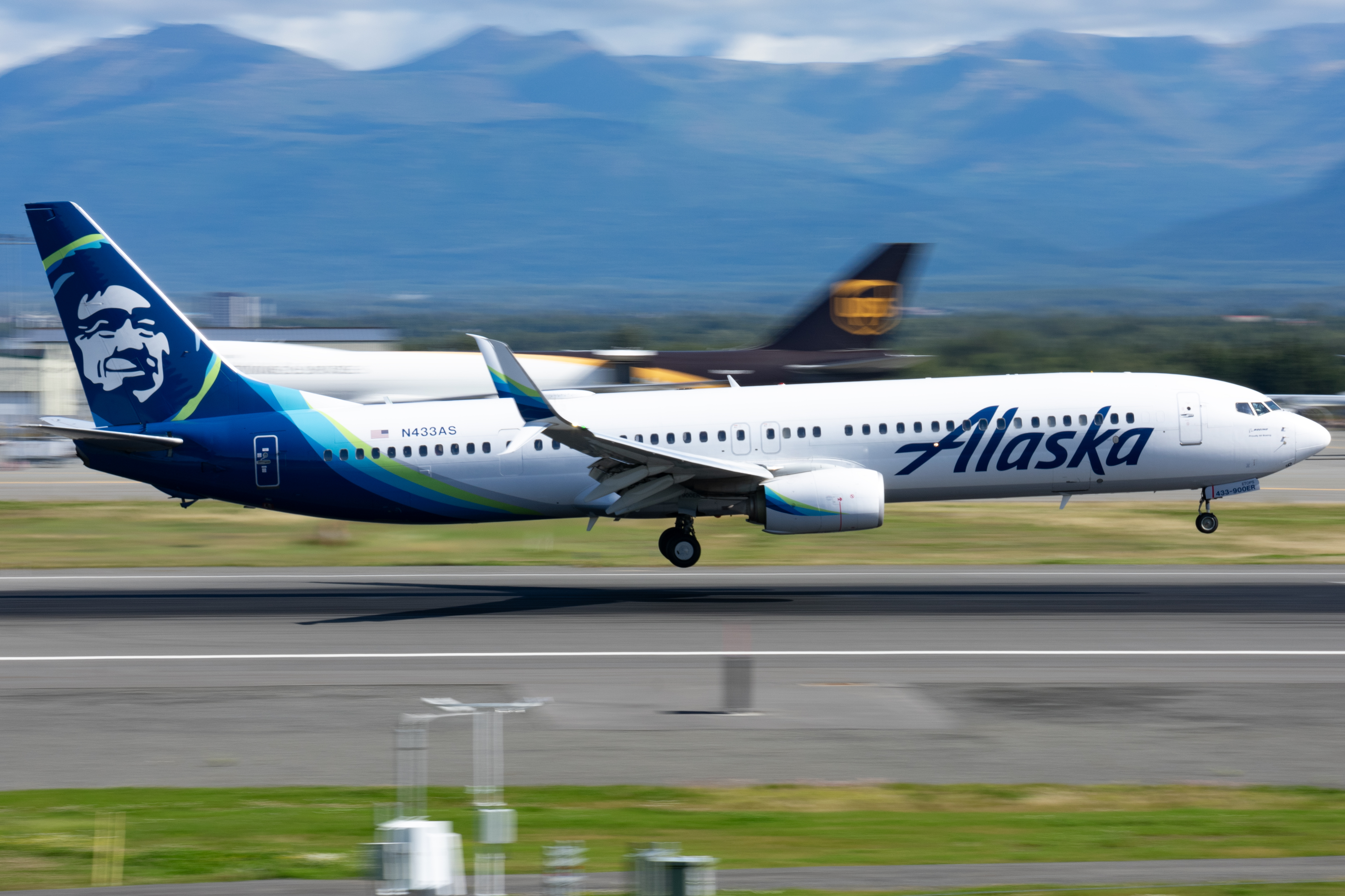 Full size: Alaska Airlines Boeing 737-900ER N433AS at Anchorage Ted Stevens International Airport