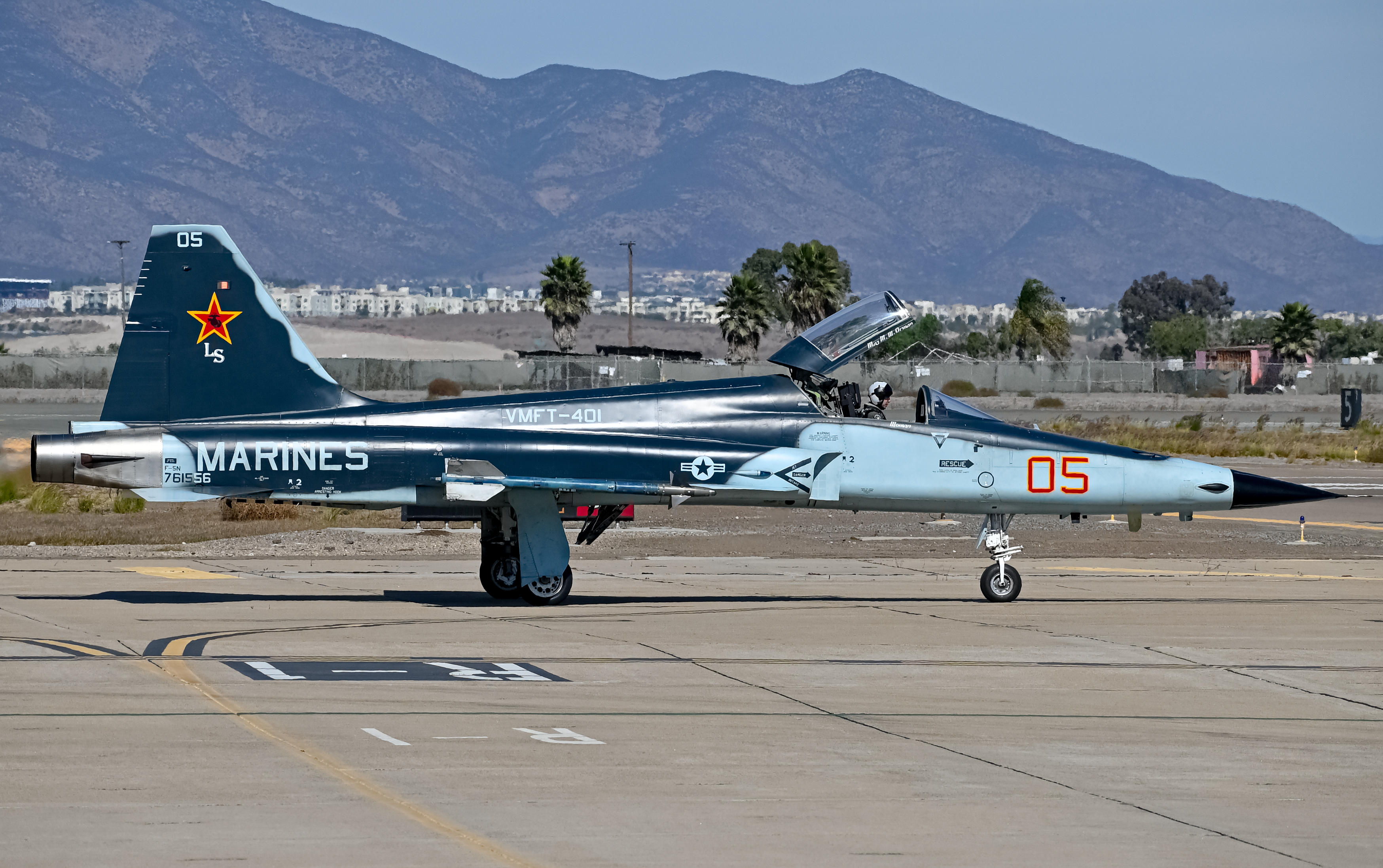 Full size: US Marines Northrop F-5N Tiger II 761556 at Brown Field Municipal Airport
