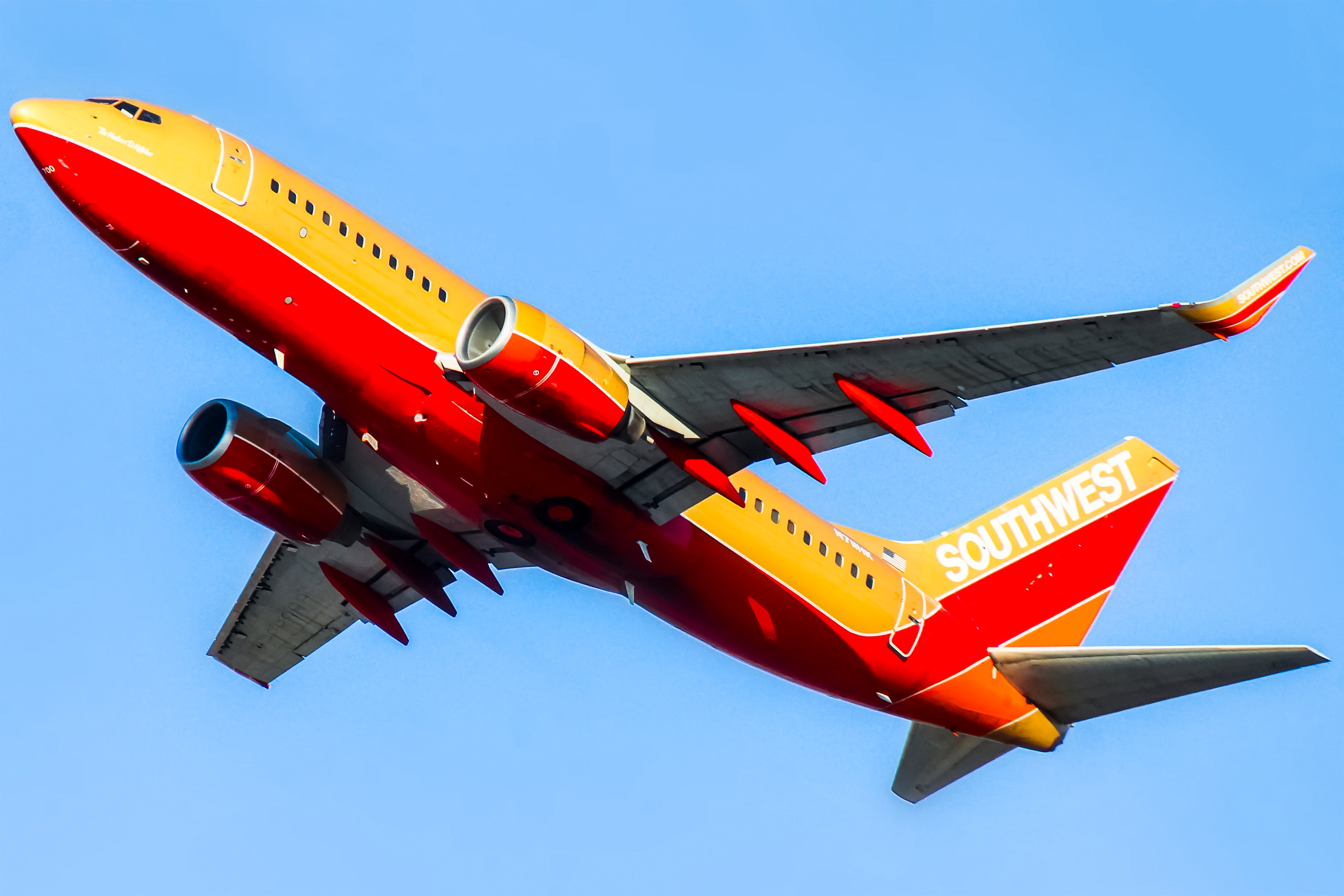 Full size: Southwest Airlines Boeing 737-700 N711HK at Baltimore/Washington International Thurgood Marshall Airport
