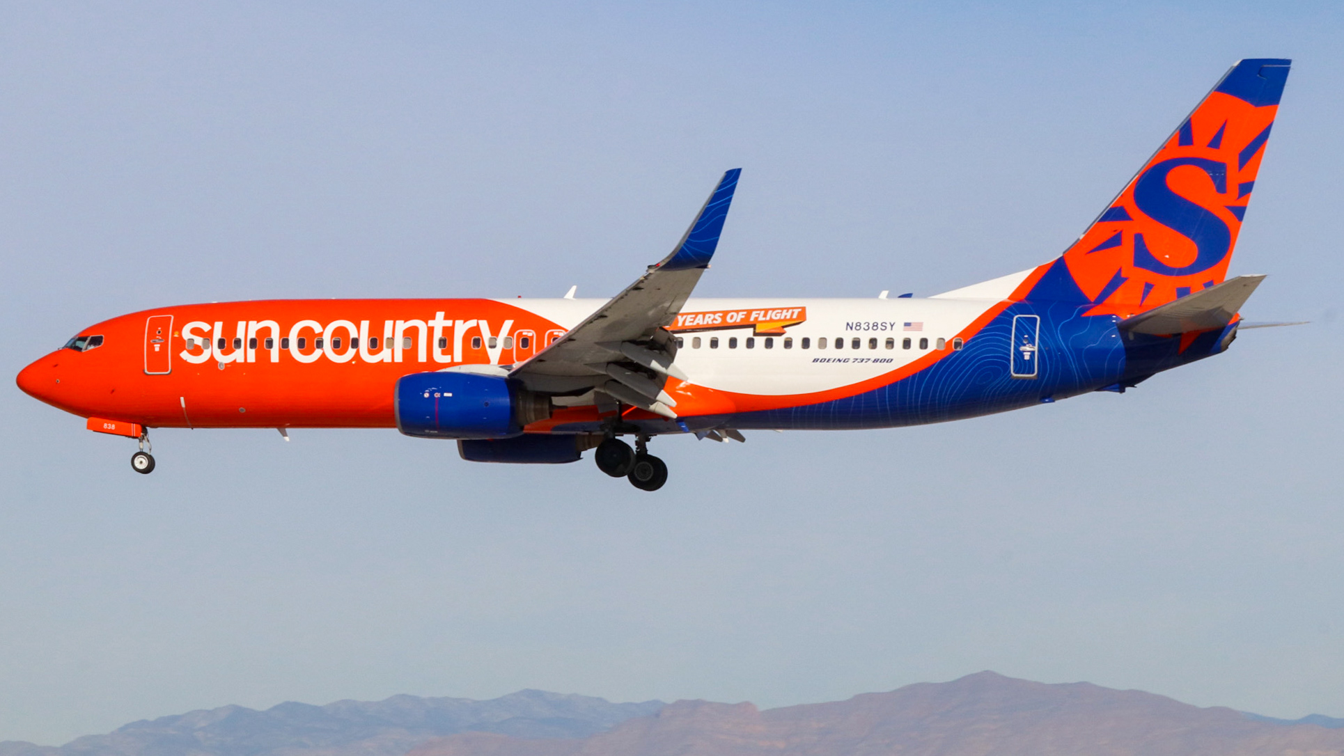 Full size: Sun Country Airlines Boeing 737-800 N838SY at Harry Reid International Airport
