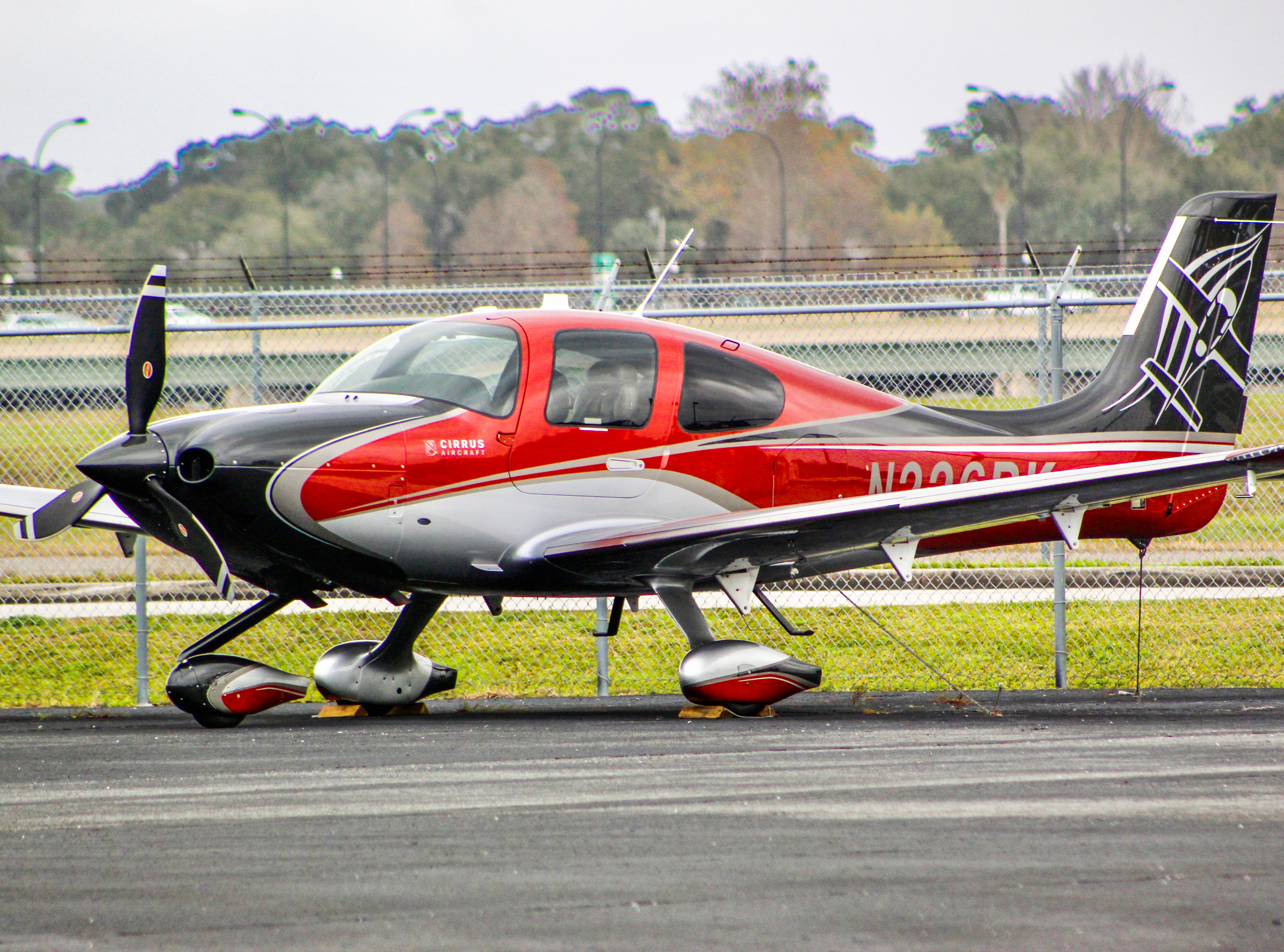 Full size: PRIVATE SR22 N226PK at Orlando International Airport