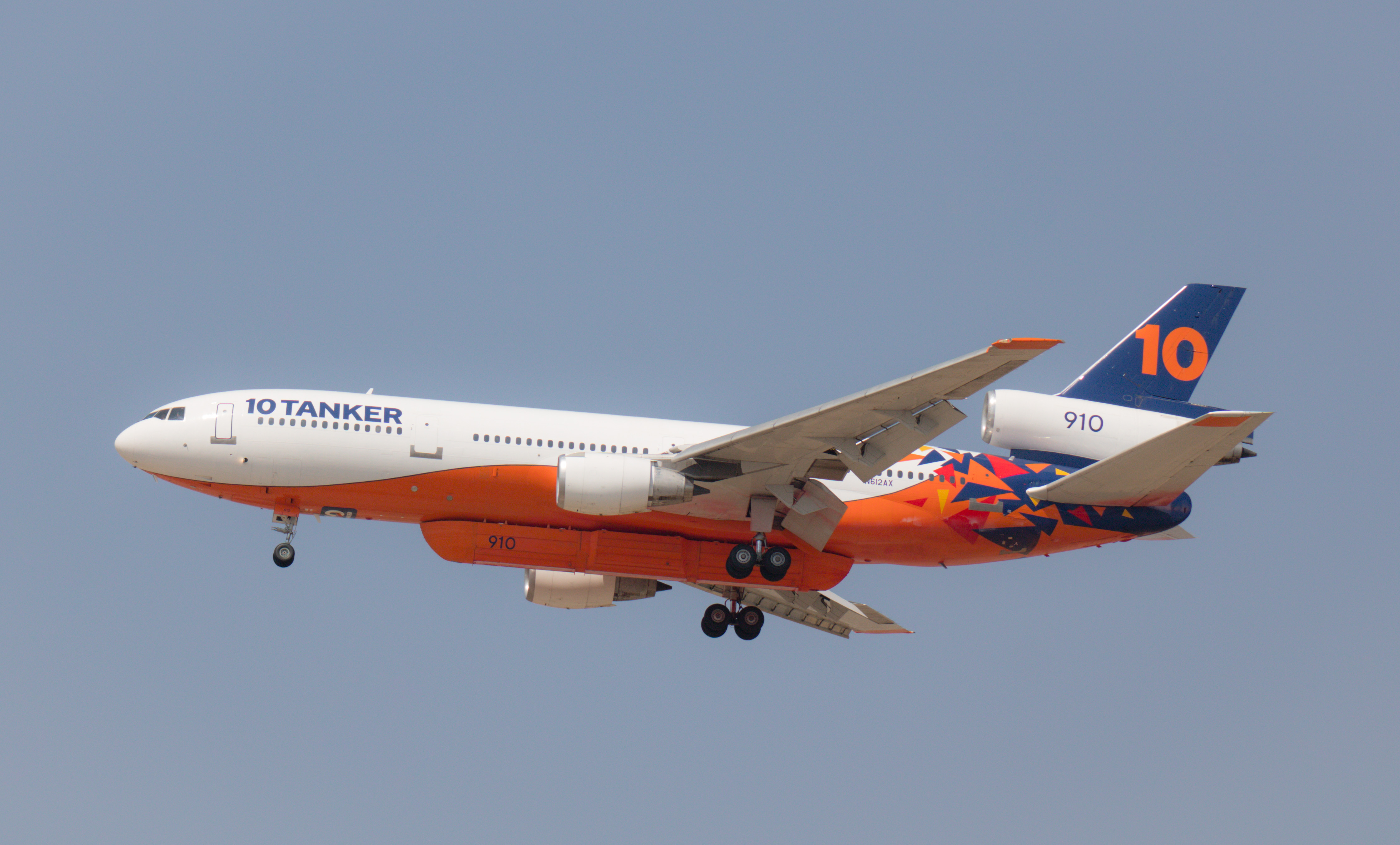 Full size: 10 tanker air carrier   McDonnell Douglas DC-10 N612AX at Boise Air Terminal/Gowen Field