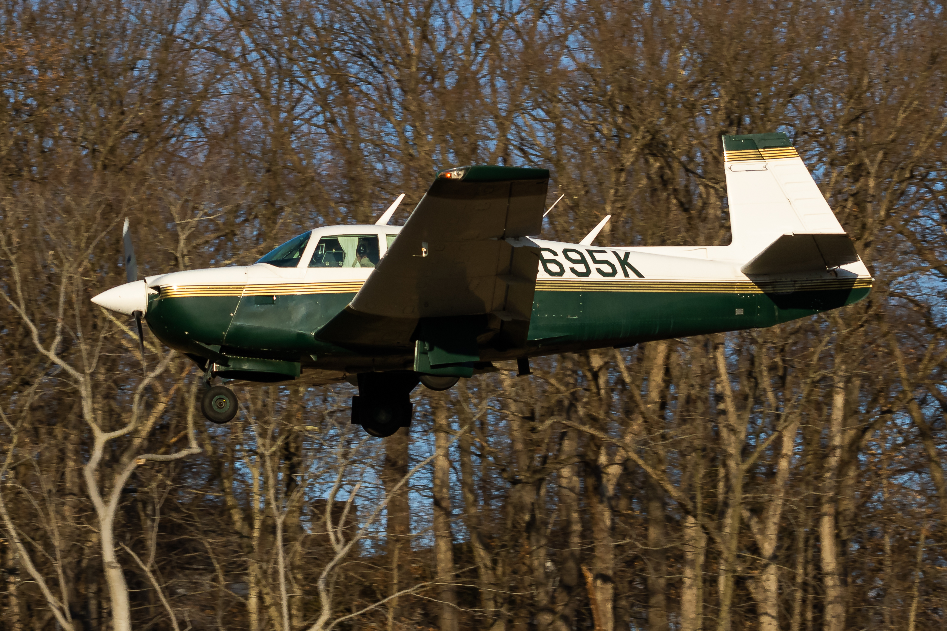 Full size: PRIVATE Mooney M20J N5695K at College Park Airport