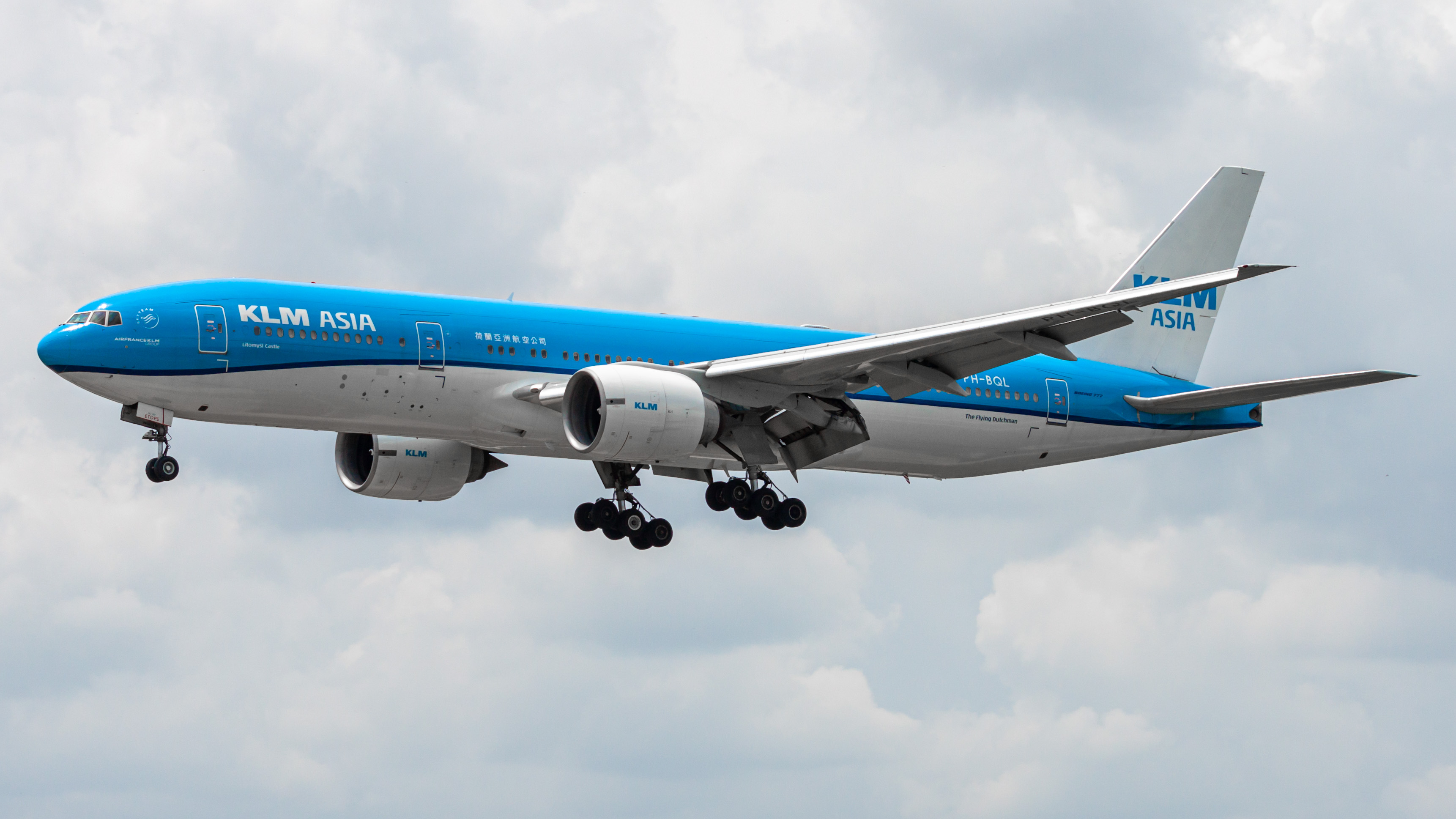 Full size: KLM Asia Boeing 777-200ER PH-BQL at Houston-George Bush Intercontinental Airport
