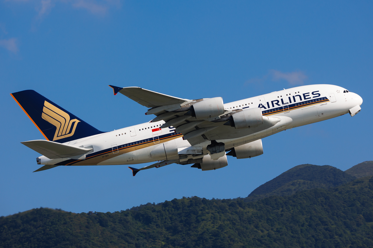 Full size: Singapore Airlines Airbus A380-800 9V-SKR at Hong Kong International Airport