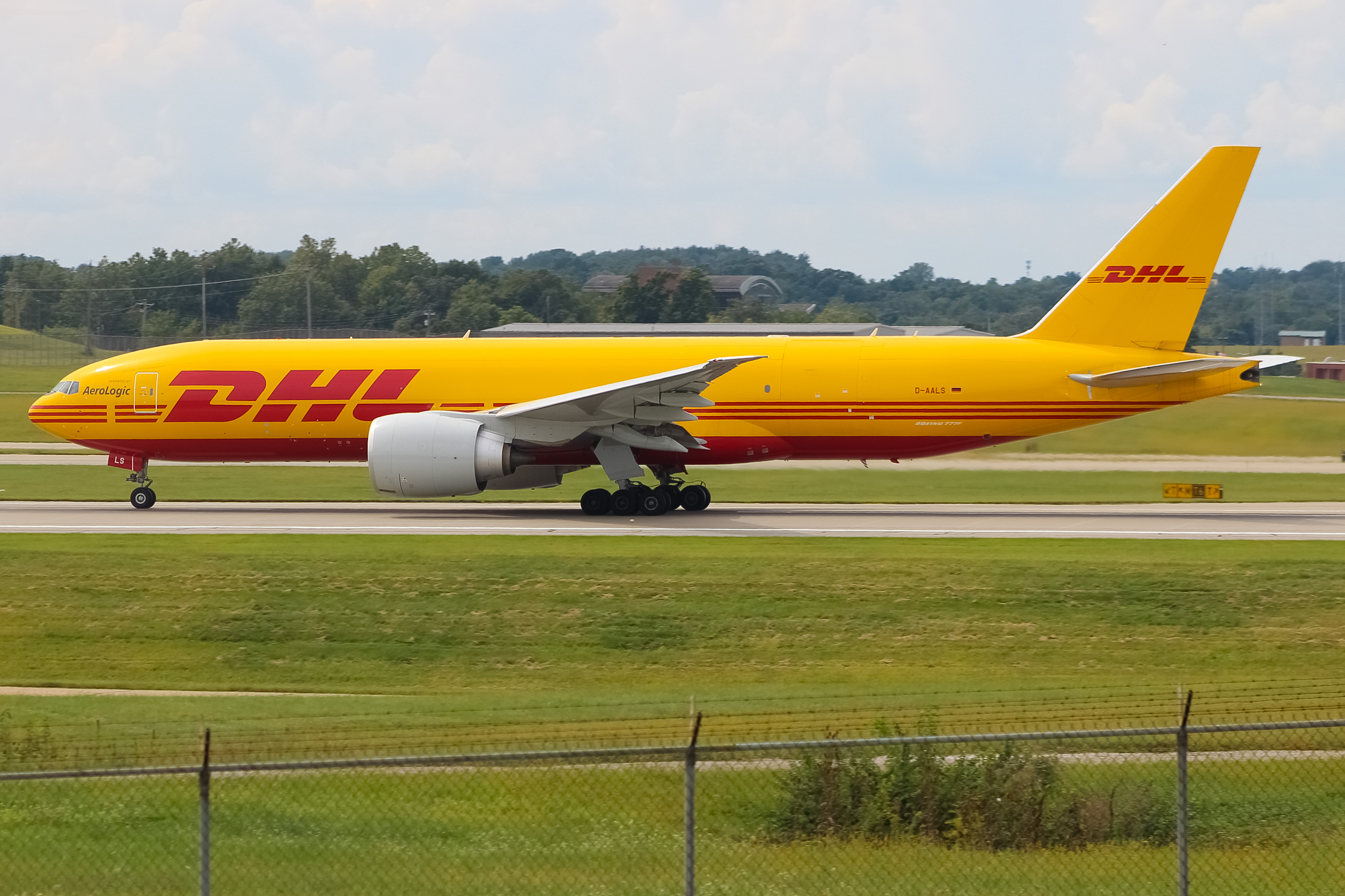 Full size: DHL Boeing 777-F D-AALS at Cincinnati/Northern Kentucky International Airport