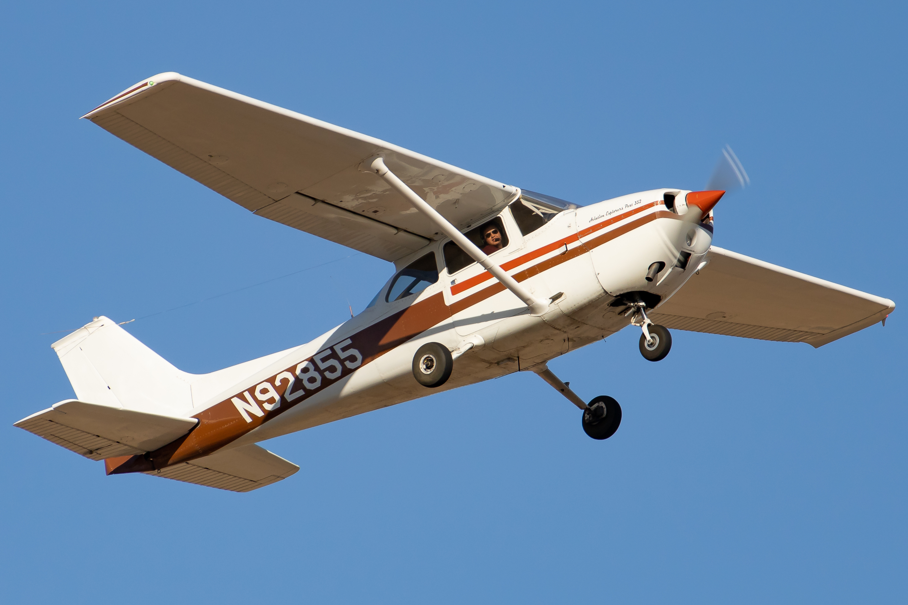 Full size: PRIVATE Cessna 172 N92855 at Falcon Field Airport