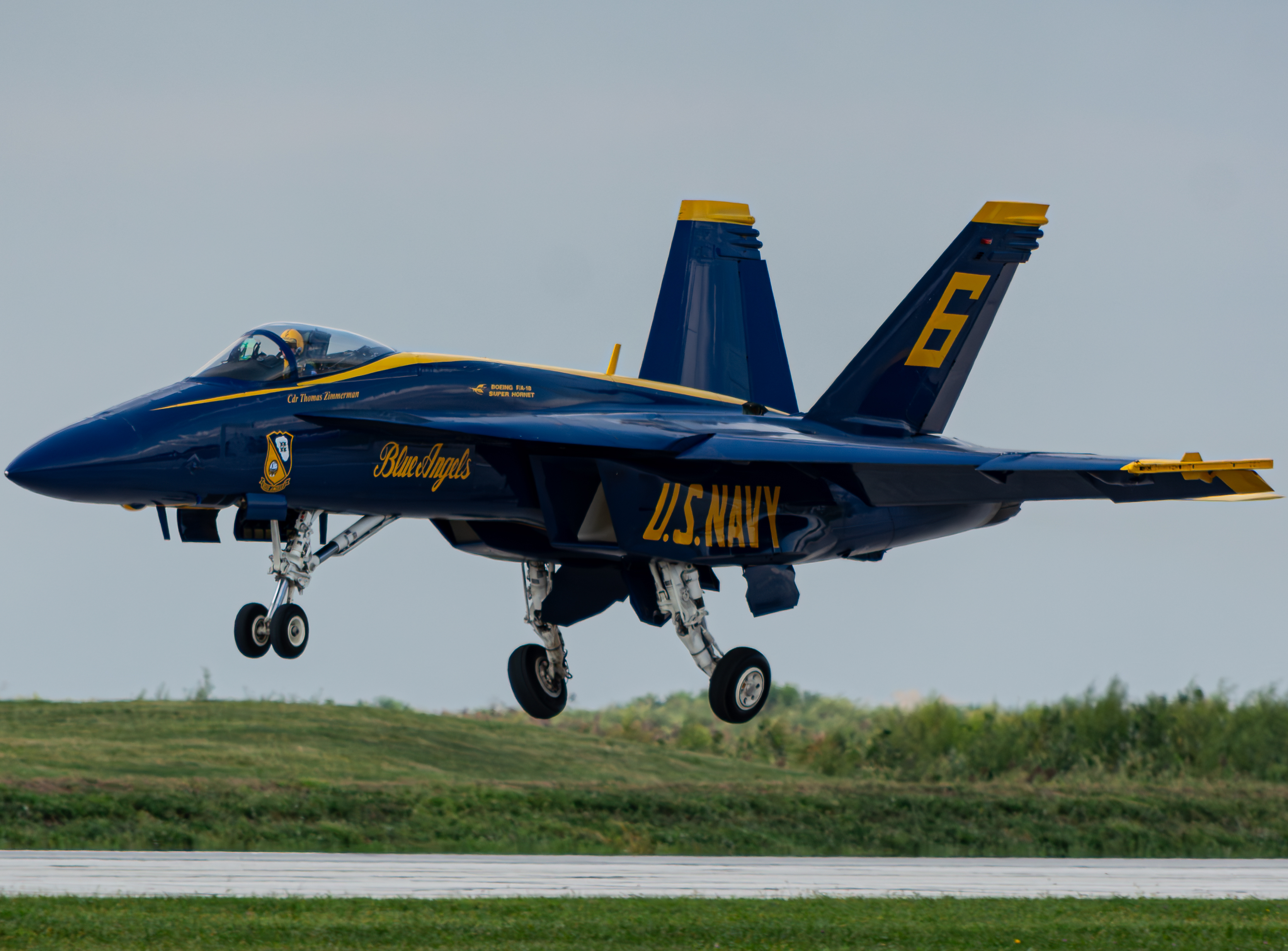 Full size: US Navy Boeing F/A-18E/F Super Hornet 165539 at Cleveland Burke Lakefront Airport