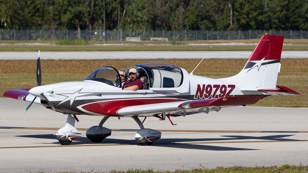 Full size: PRIVATE Sling Aircraft Sling 2 N979Z at Naples Municipal Airport