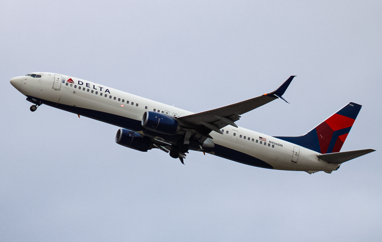Full size: Delta Airlines Boeing 737-900ER N906DN at Minneapolis-St Paul International/Wold-Chamberlain Airport