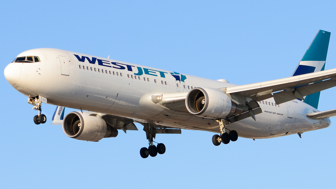 Full size: WestJet Boeing 767-338ER C-GOGN at Lester B Pearson International Airport