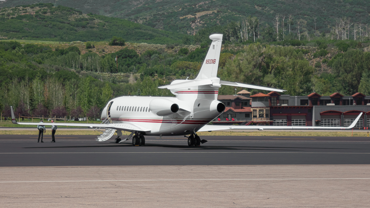 Full size: PRIVATE Dassault Falcon 7X N900NB at Aspen-Pitkin County Airport/Sardy Field