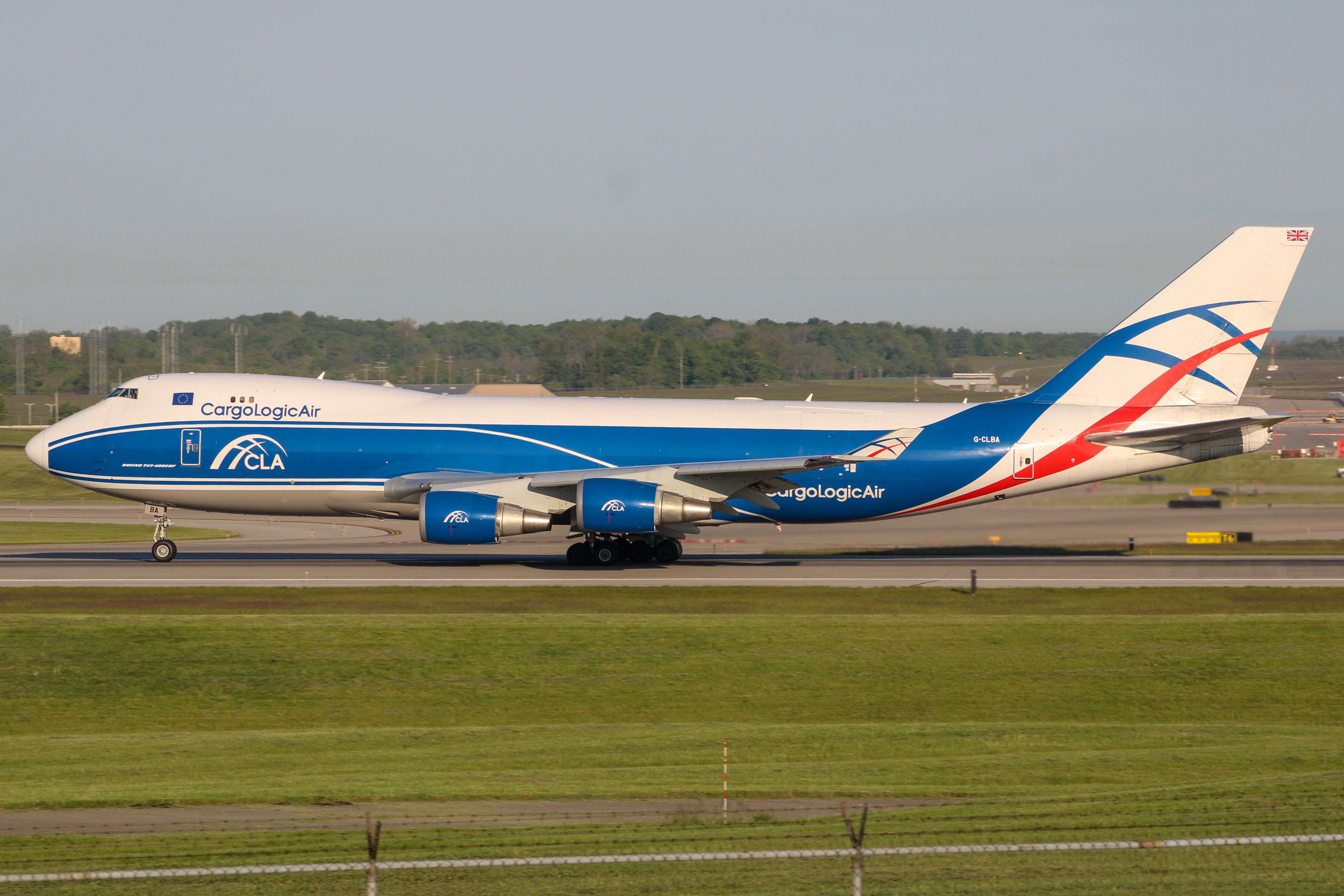 Full size: CargoLogicAir Boeing 747-400 G-CLBA at Cincinnati/Northern Kentucky International Airport