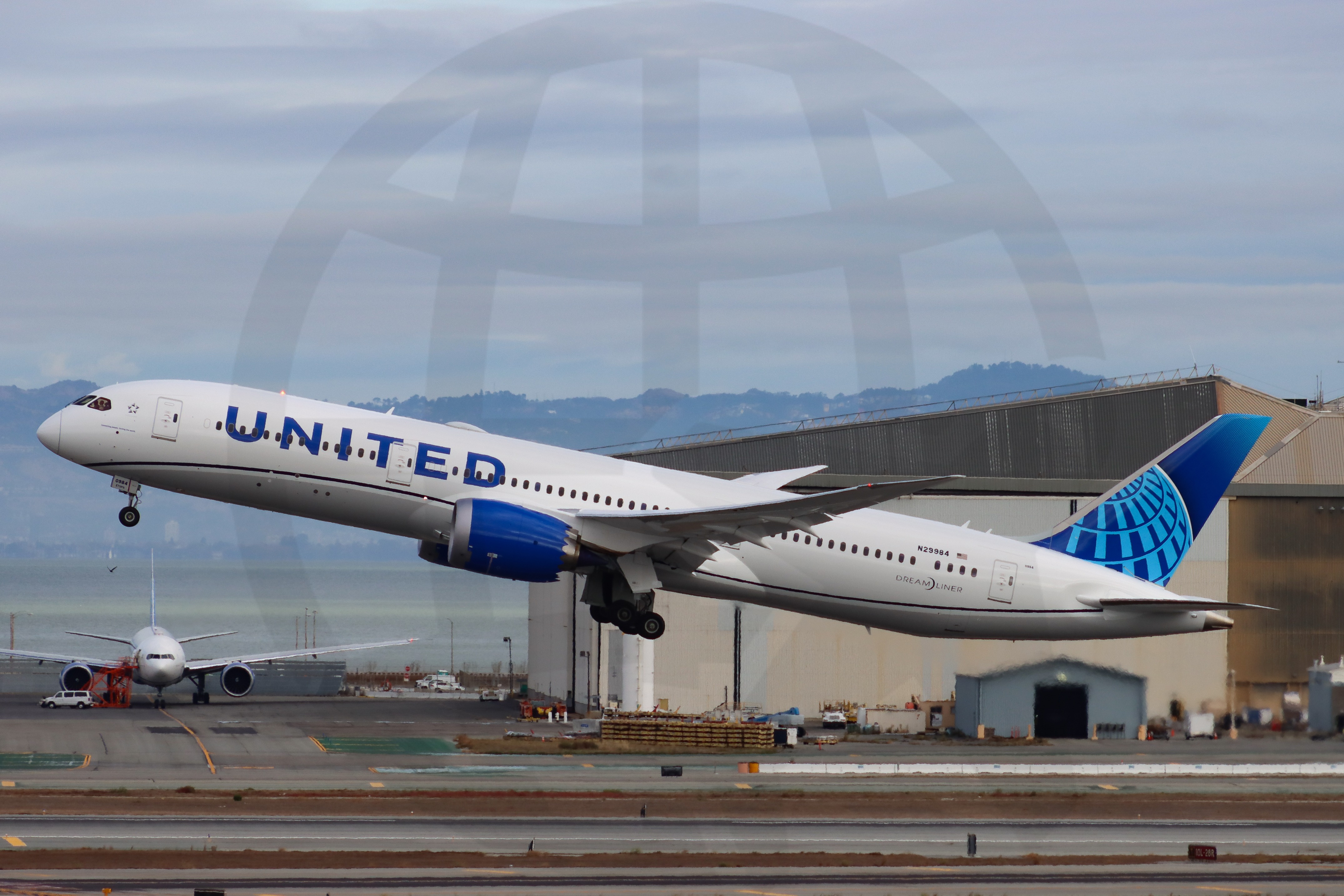 Full size: United Airlines Boeing 787-9 N29984 at San Francisco International Airport