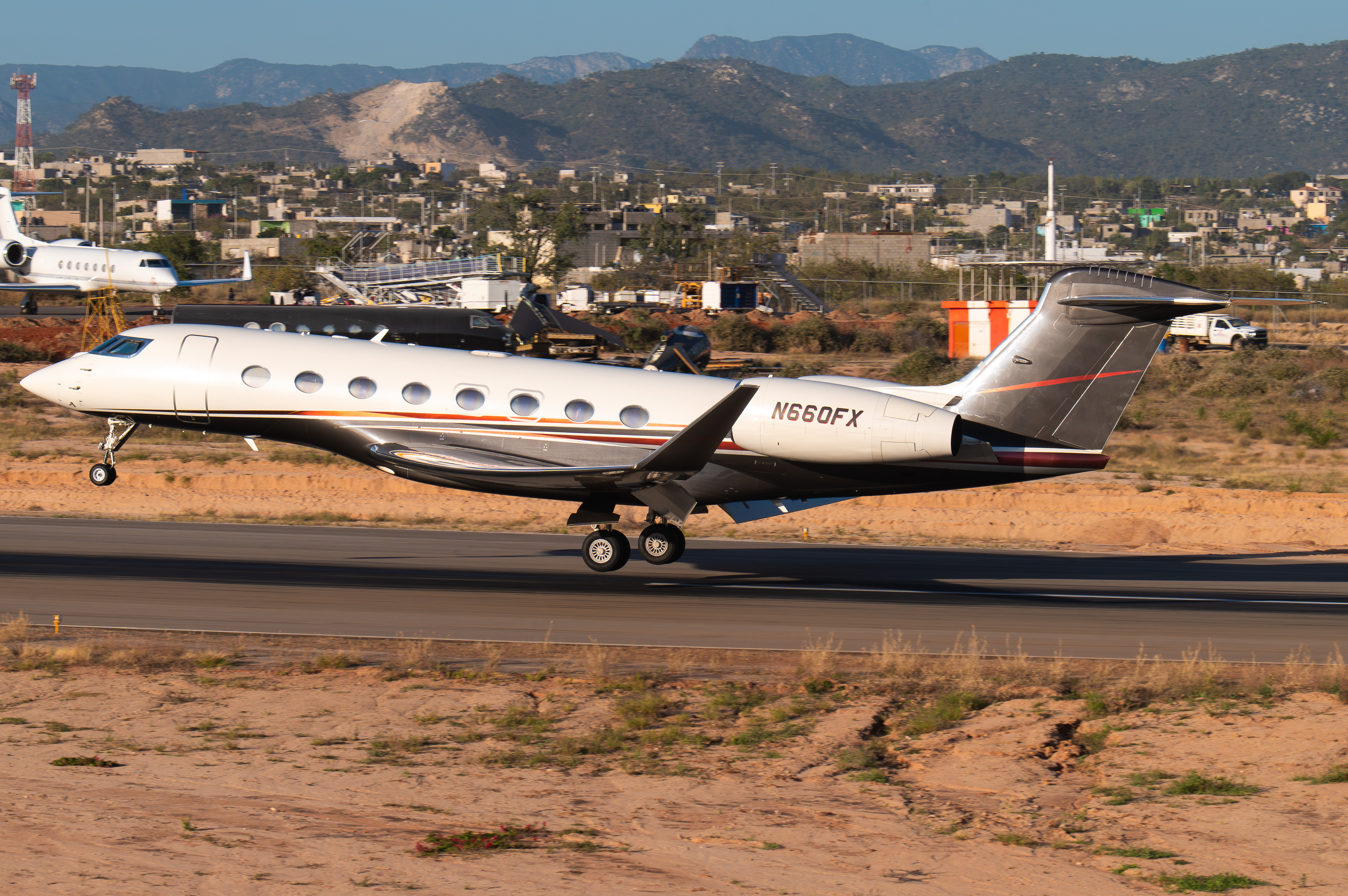 Full size: FlexJet Gulfstream G650 N660FX at Aeropuerto de Cabo San Lucas Internacional
