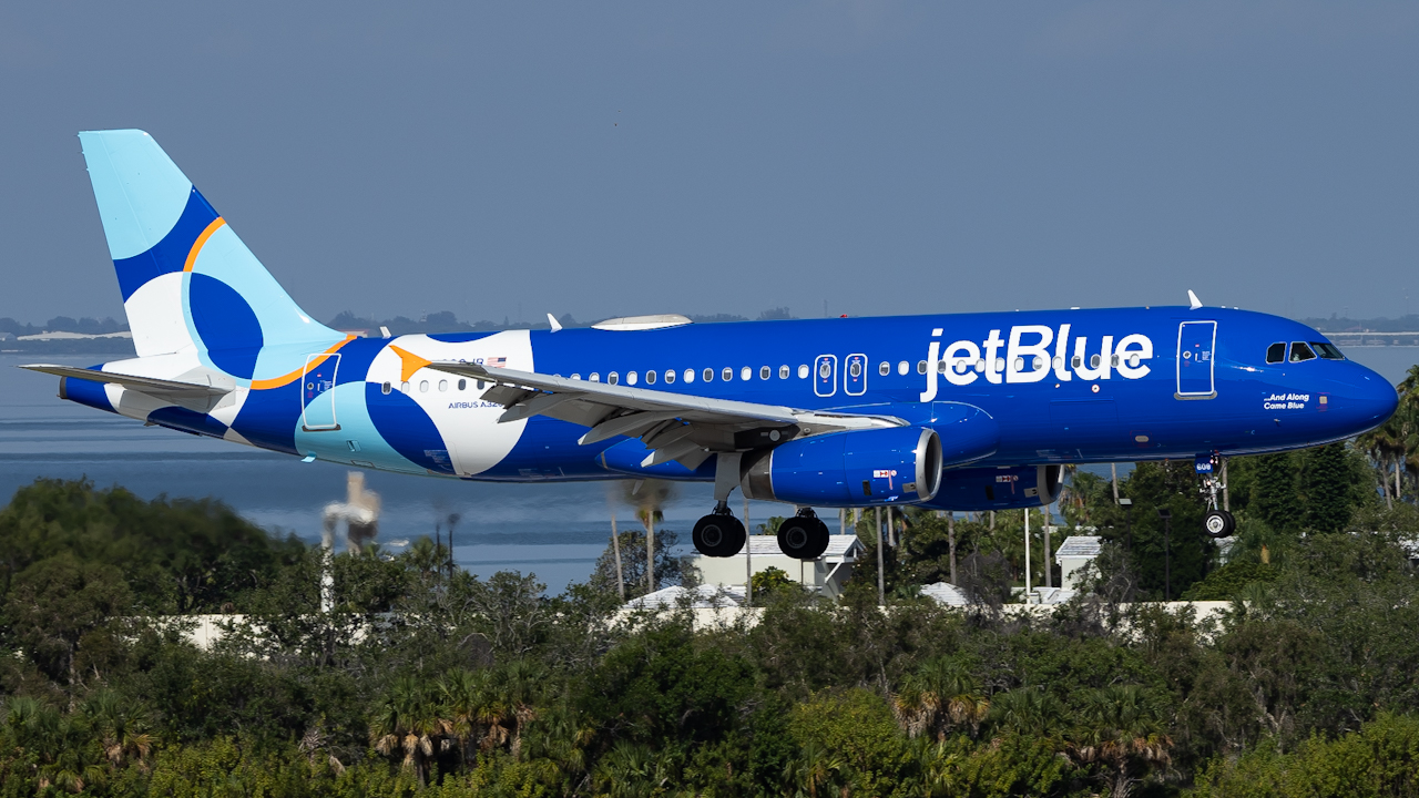 Full size: JetBlue Airways Airbus A320 N608JB at Tampa International Airport