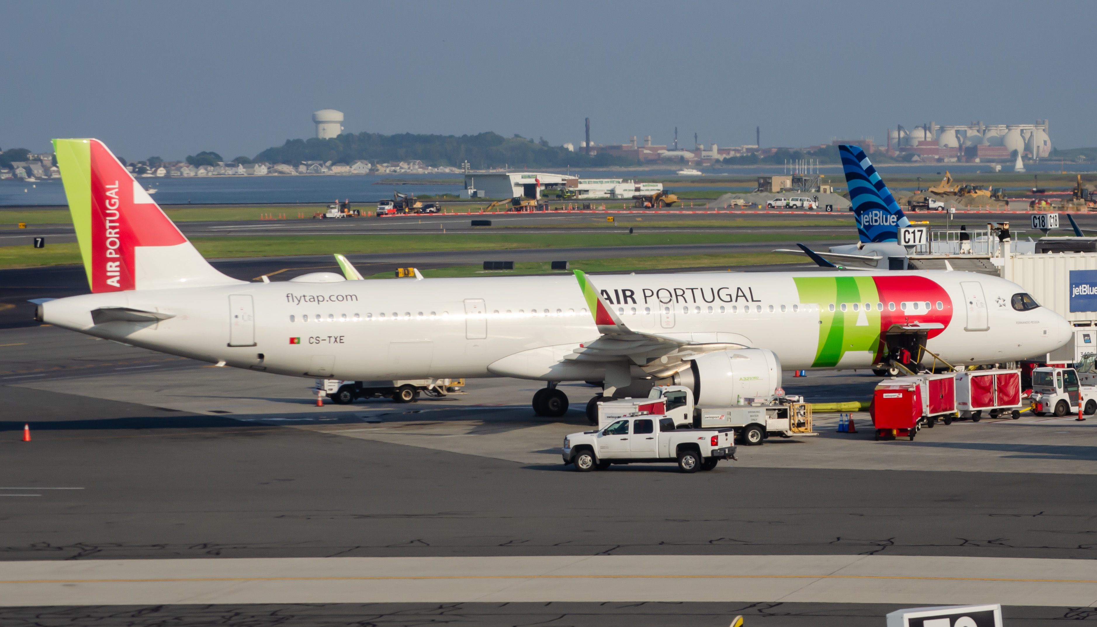 Full size: TAP Air Portugal Airbus A321NEO CS-TXE  at General Edward Lawrence Logan International Airport