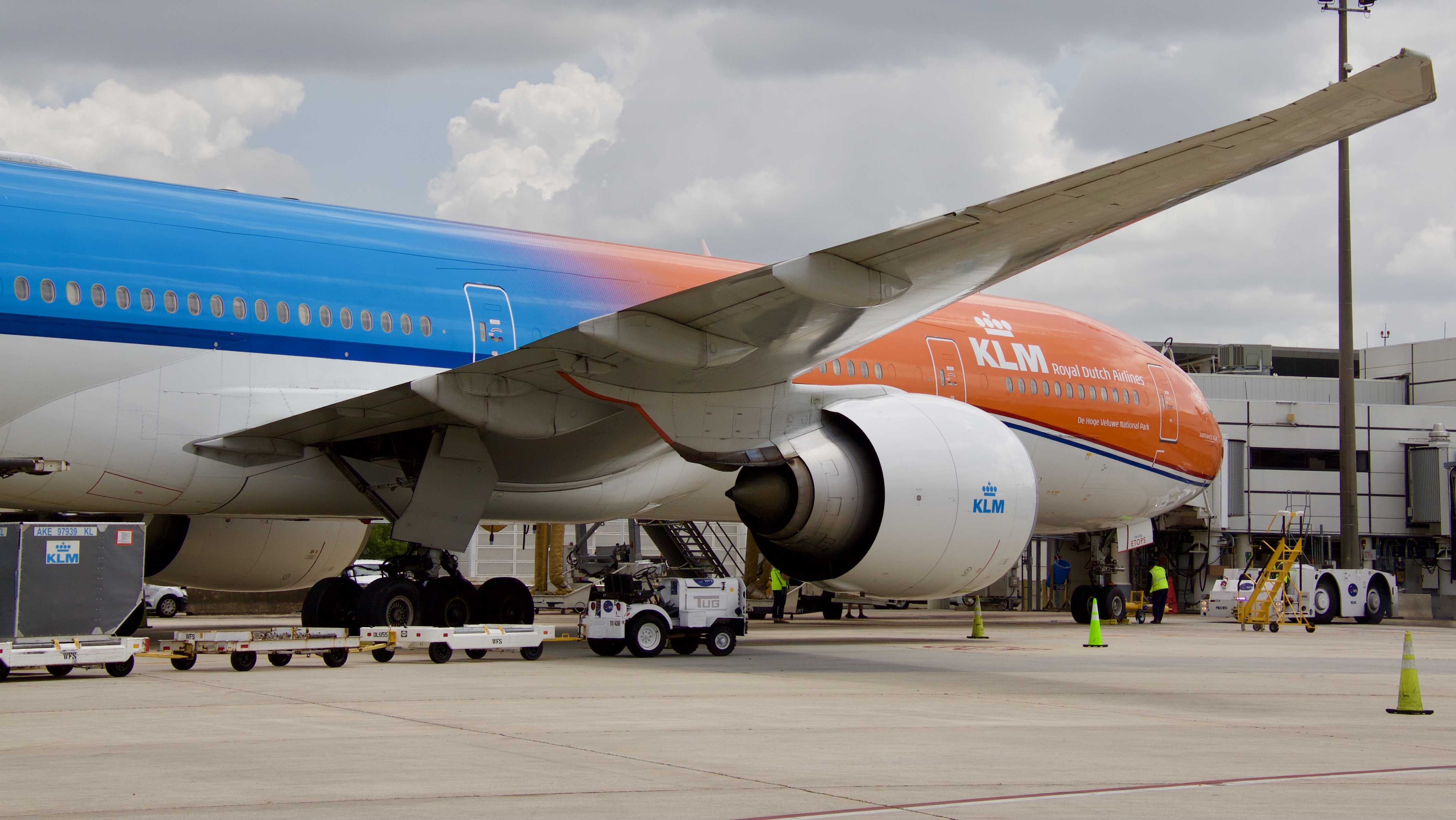 Full size: KLM Boeing 777-300ER PH-BVA at Houston-George Bush Intercontinental Airport
