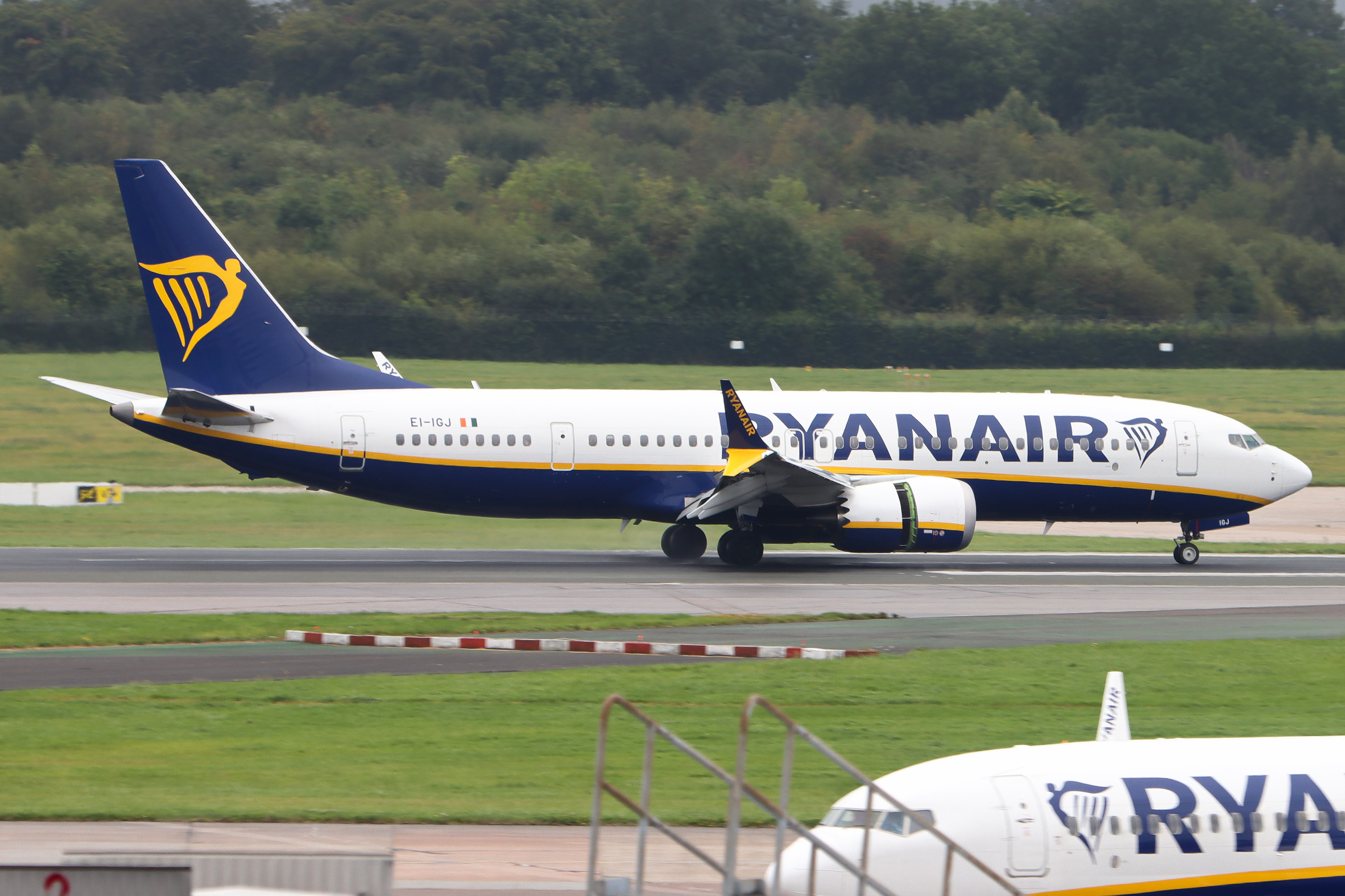 Full size: RyanAir Boeing 737 MAX 8 EI-IGJ at Manchester Airport