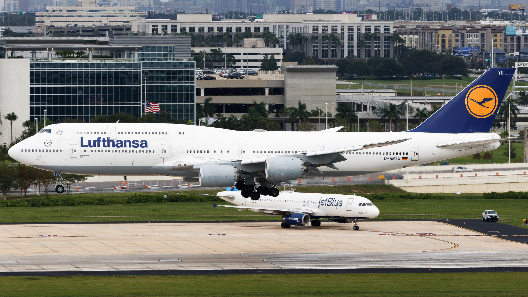Full size: Lufthansa Boeing 747-8i D-ABYU at Tampa International Airport