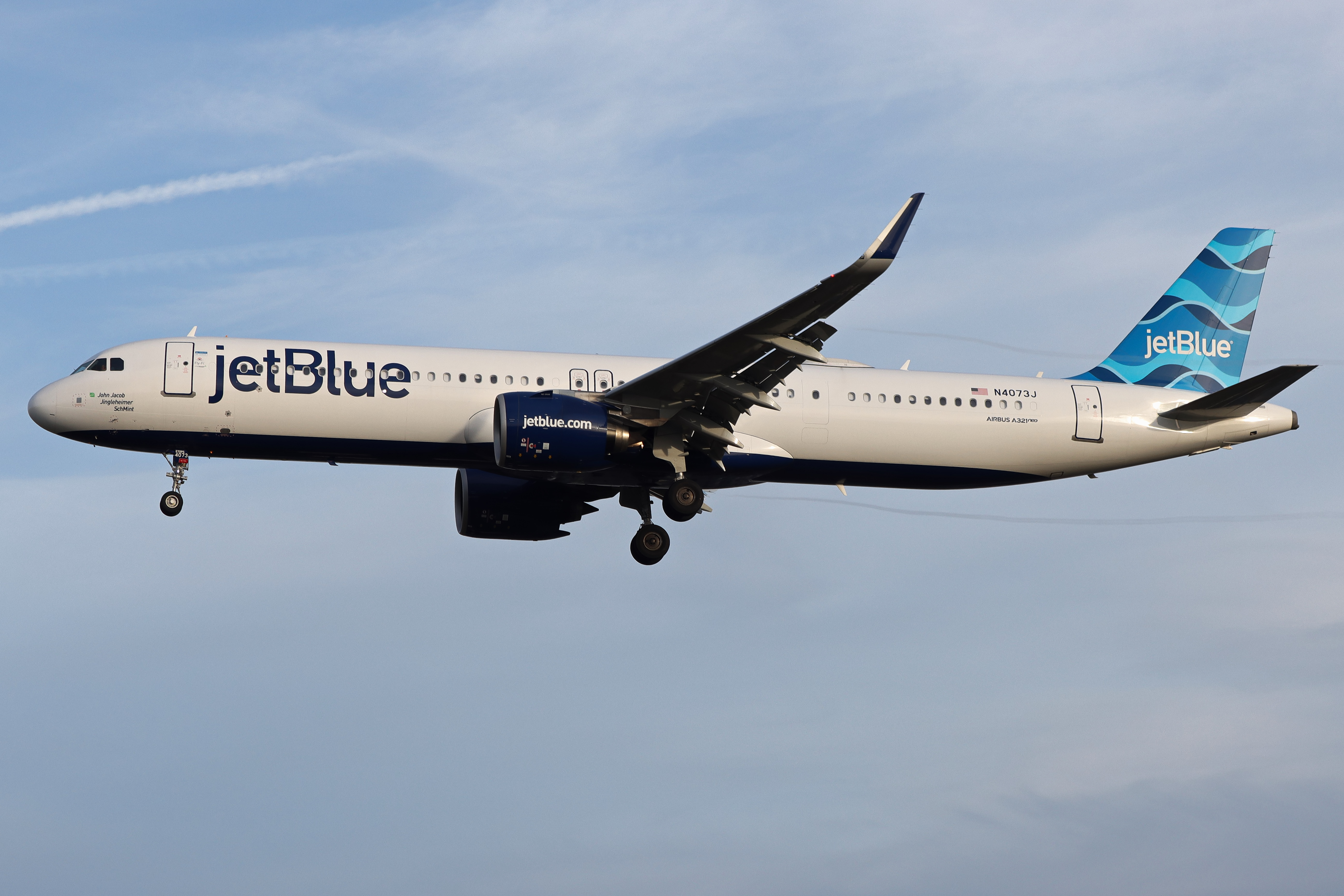 Full size: JetBlue Airways Airbus A321NEO N4073J at London Heathrow International Airport