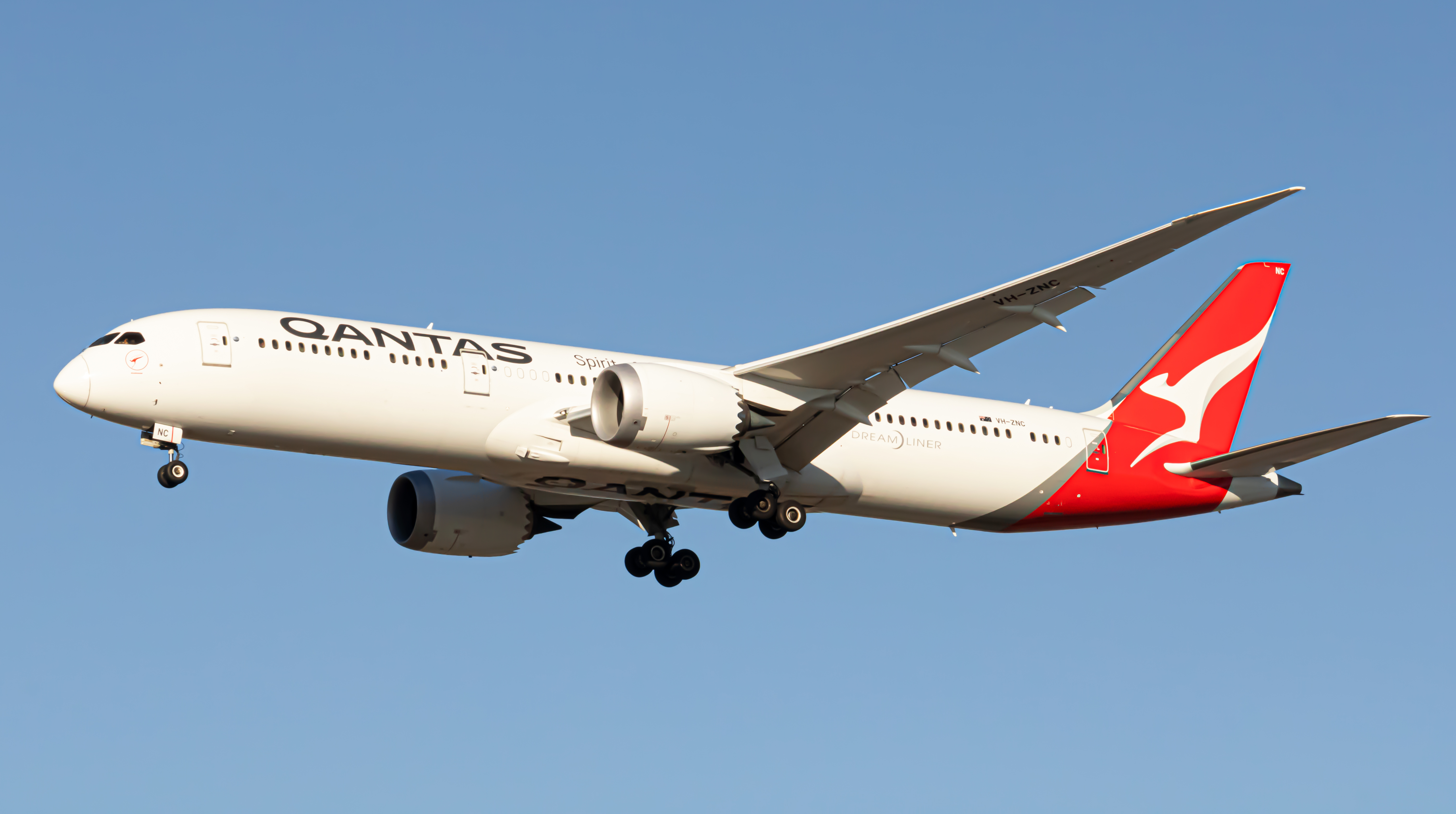 Full size: Qantas Airways Boeing 787-9 VH-ZNC at Vancouver International Airport