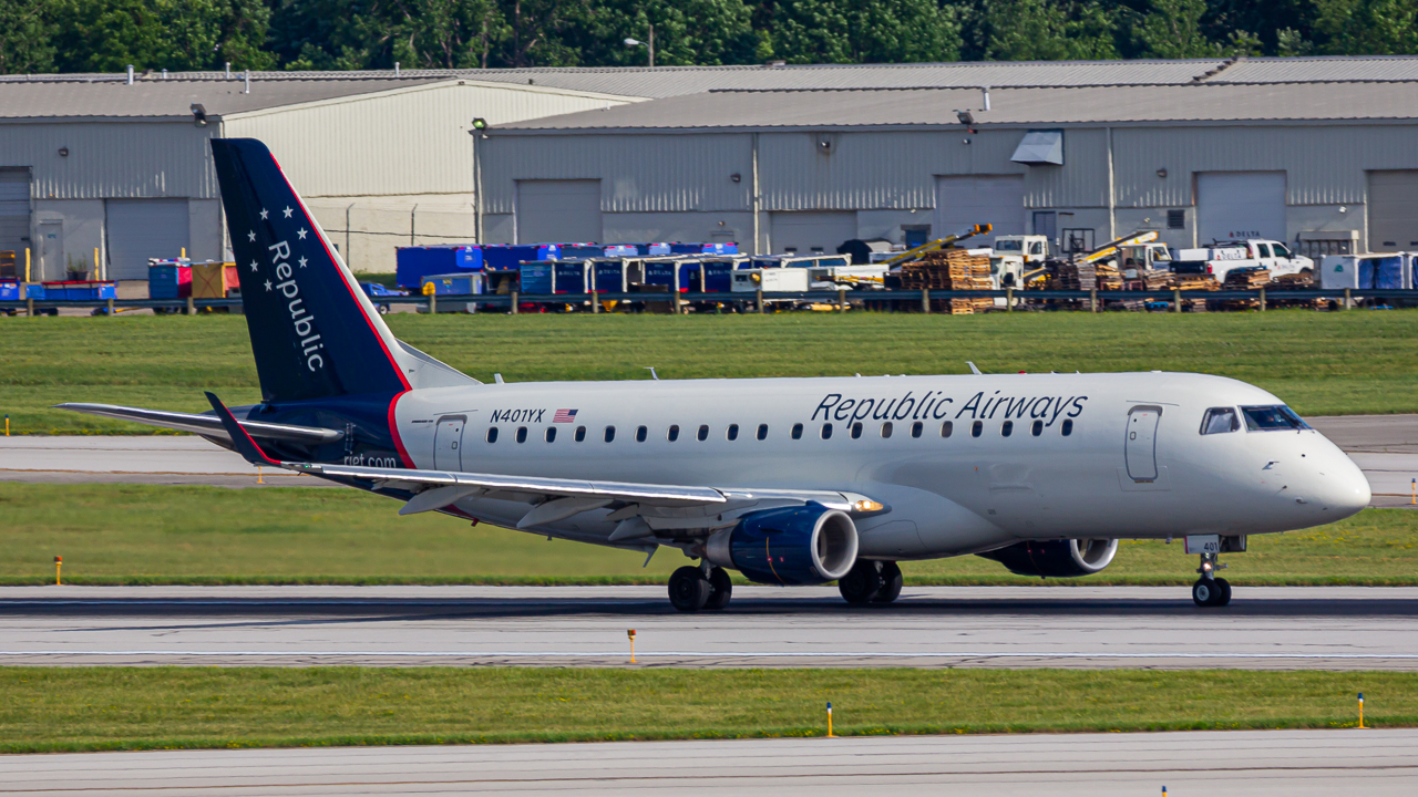 Full size: Republic Airways Embraer E175 N401YX at John Glenn Columbus International Airport