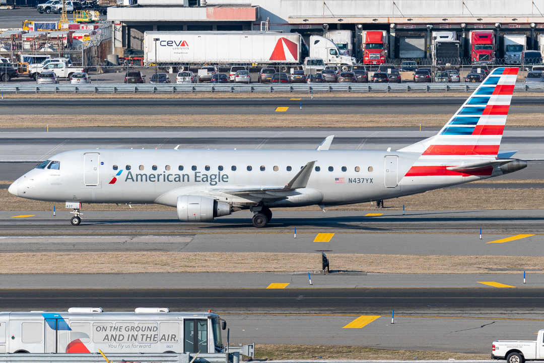 Full size: Republic Airways Embraer E175 N437YX at John F. Kennedy International Airport