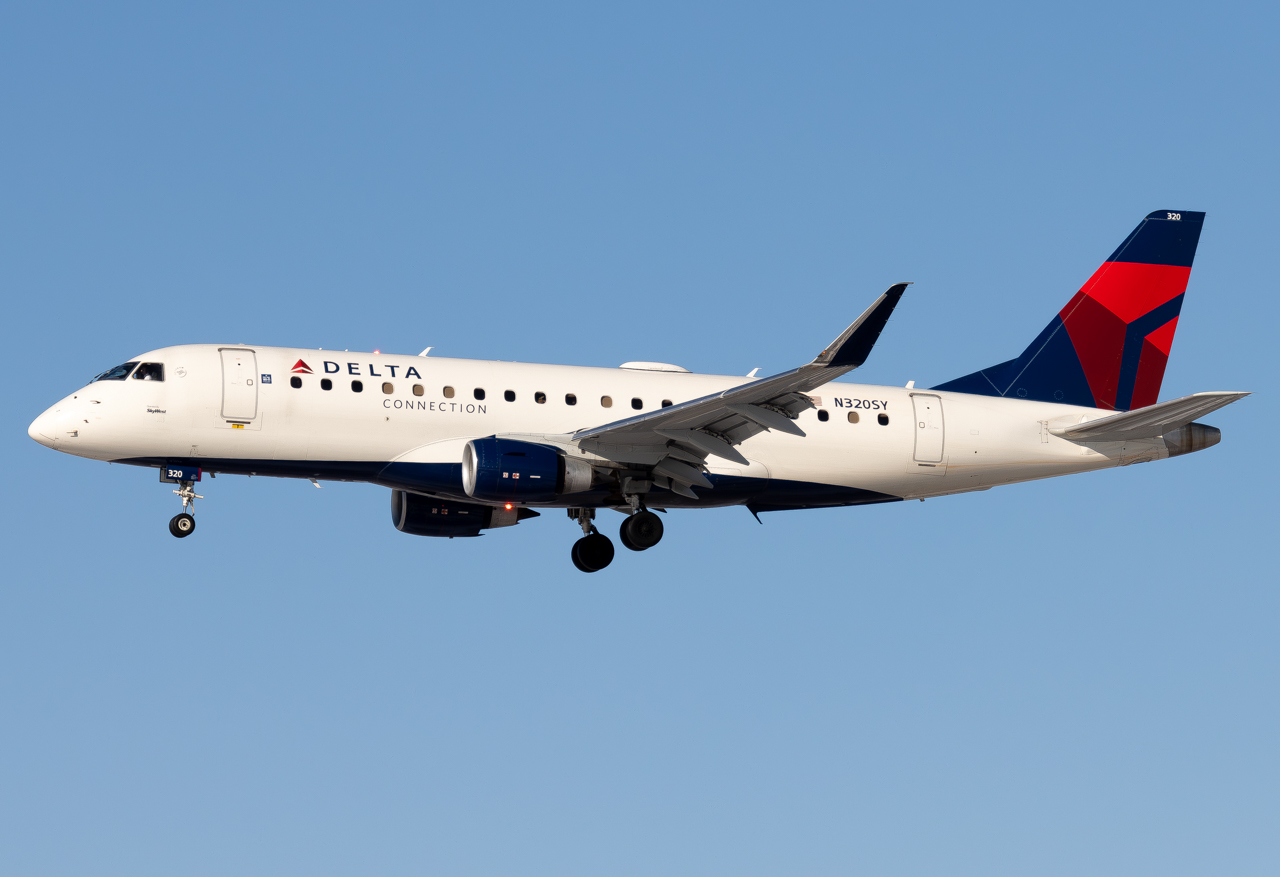 Full size: Delta Connection Embraer E175 N320SY at Hector International Airport