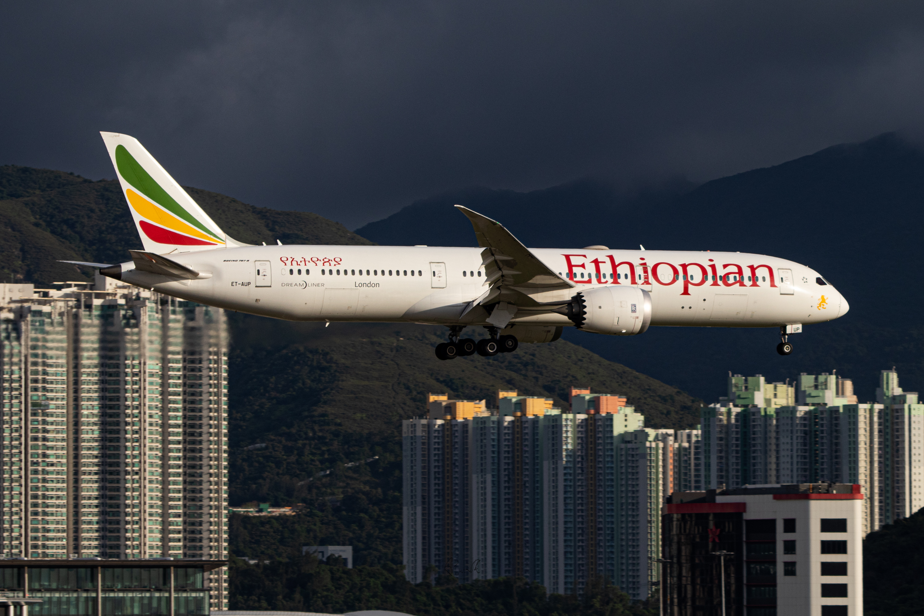 Full size: Ethiopian Boeing 787-9 ET-AUP at Hong Kong International Airport