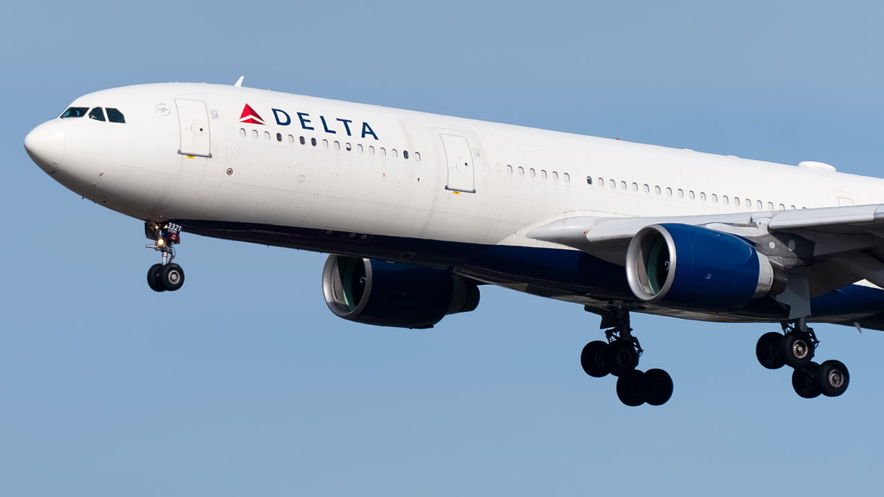 Full size: Delta Airlines Airbus A330-300 N821NW at Hartsfield-Jackson Atlanta International Airport
