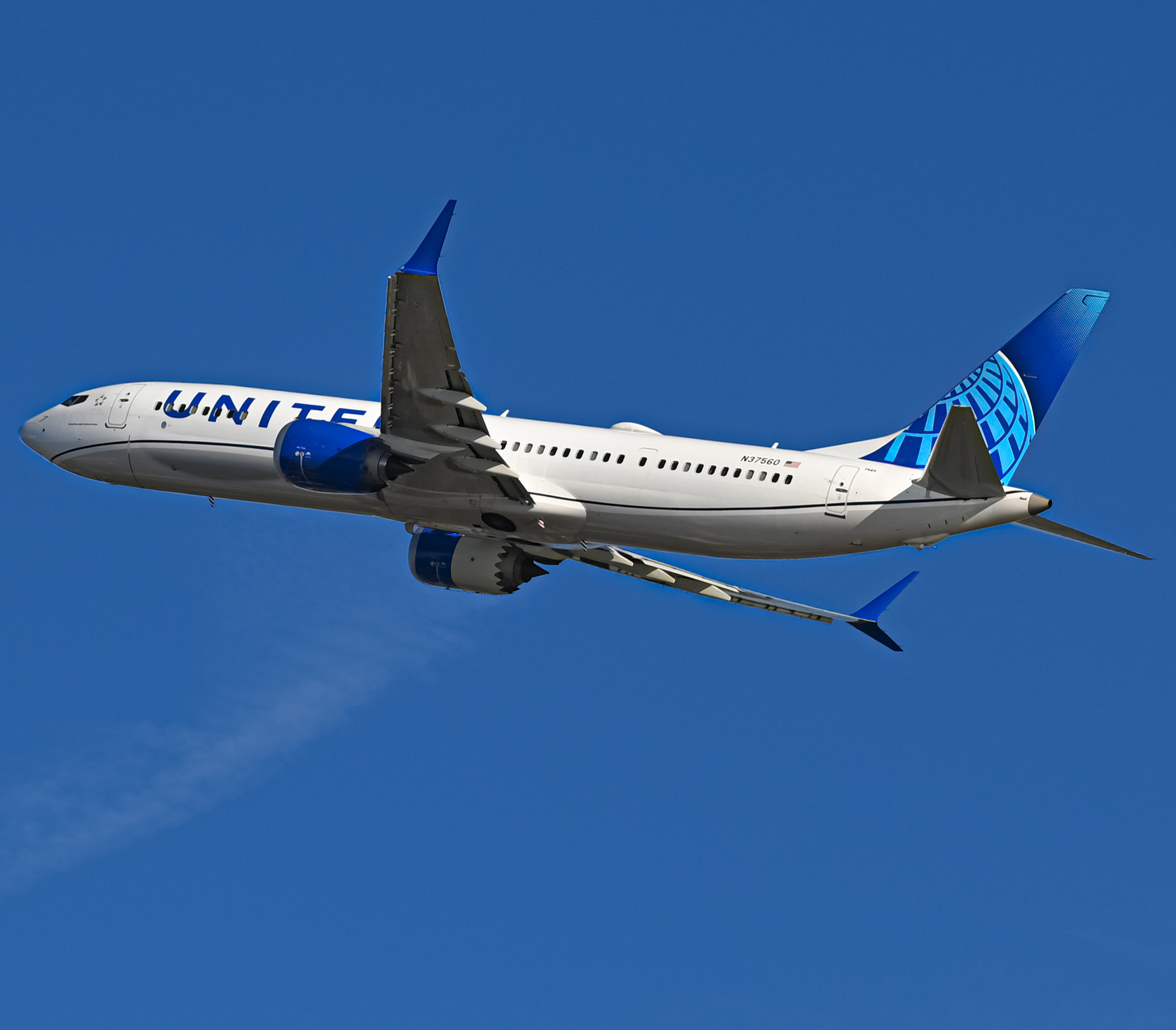 Full size: United Airlines Boeing 737 MAX 9 N37560 at San Diego International Airport