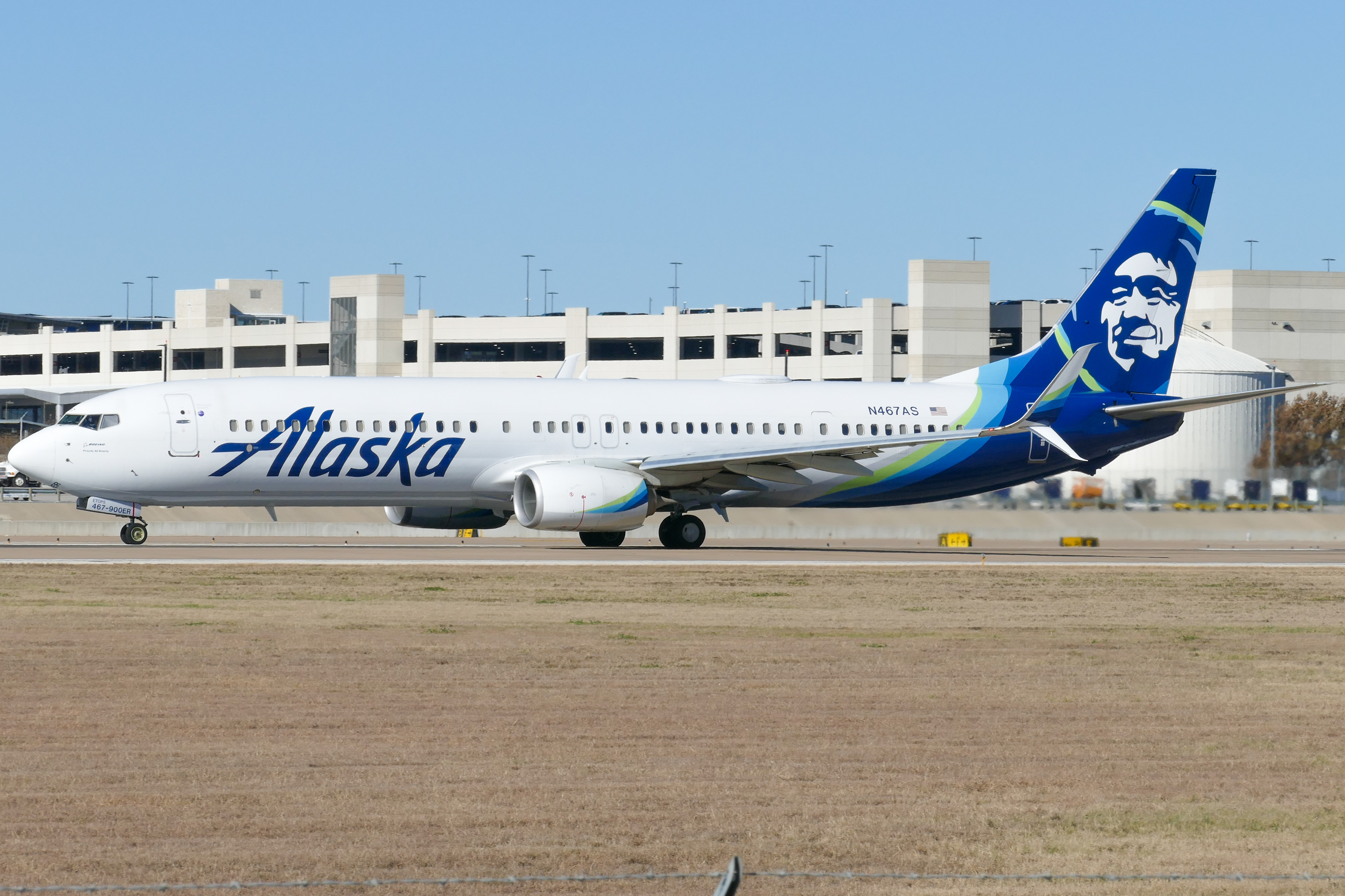 Full size: Alaska Airlines Boeing 737-900ER N467AS at Austin-Bergstrom International Airport