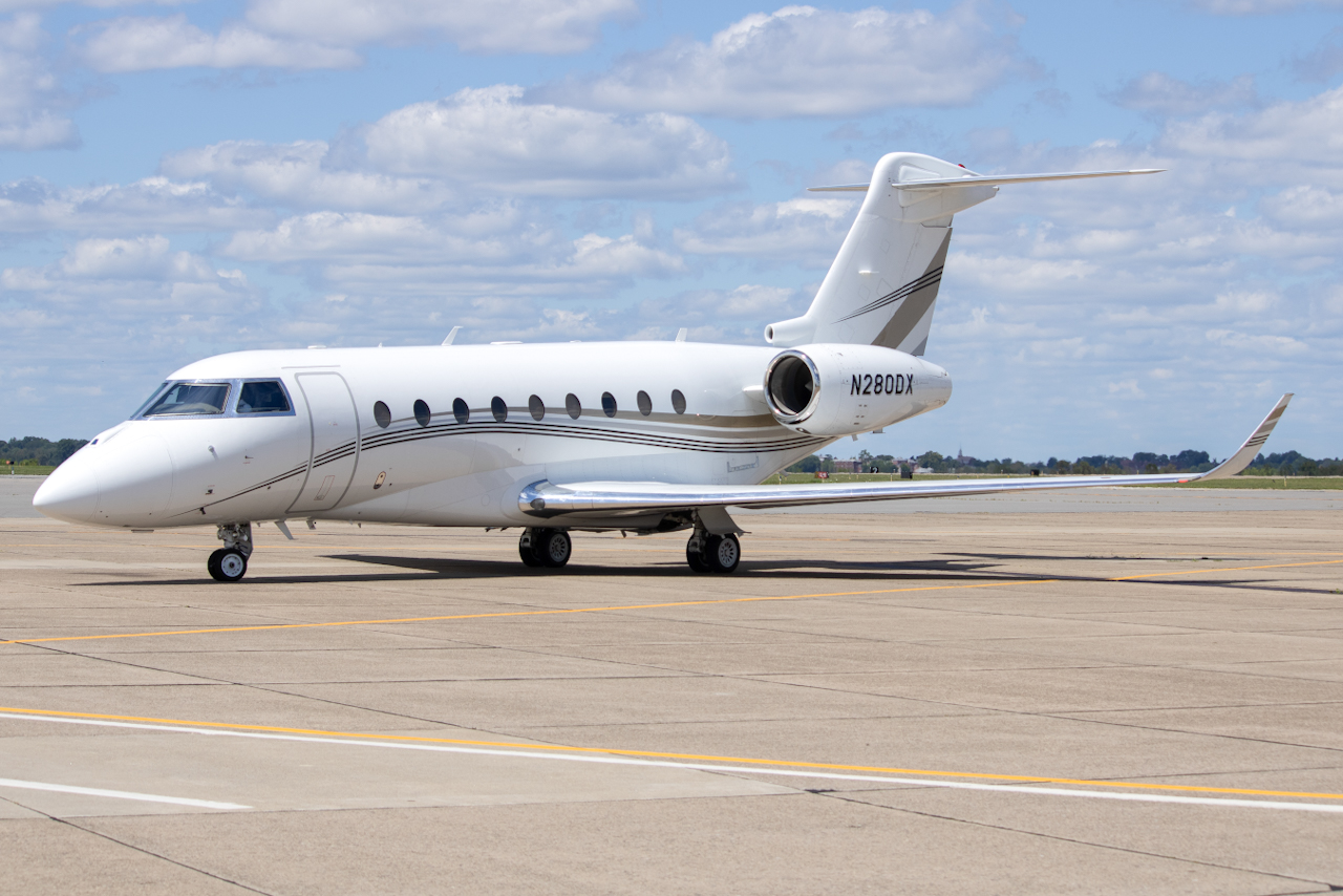 Full size: PRIVATE  Gulfstream G280 N280DX  at Pittsburgh Allegheny County Airport