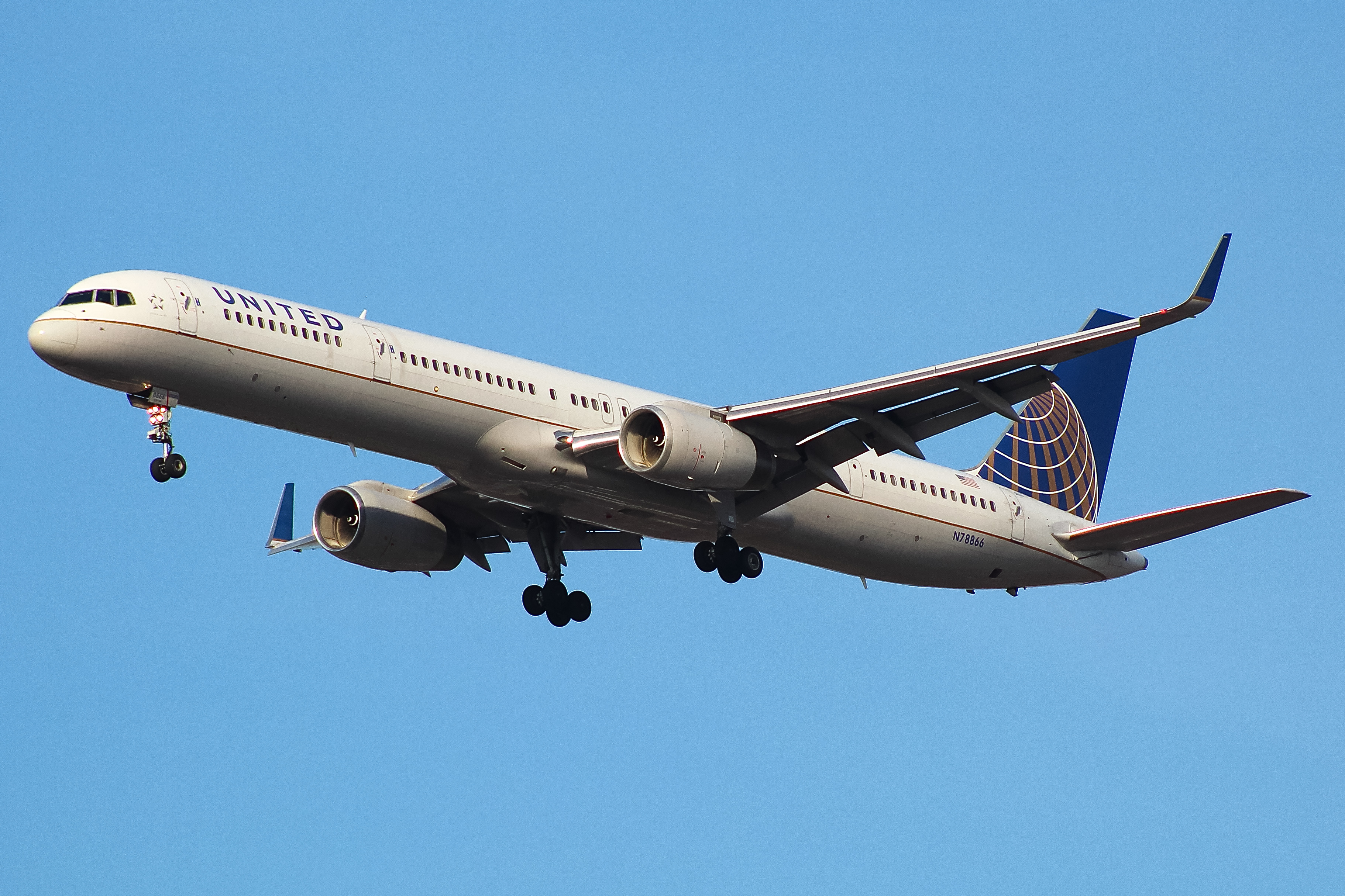 Full size: United Airlines Boeing 757-300 N78866 at Chicago O'Hare International Airport