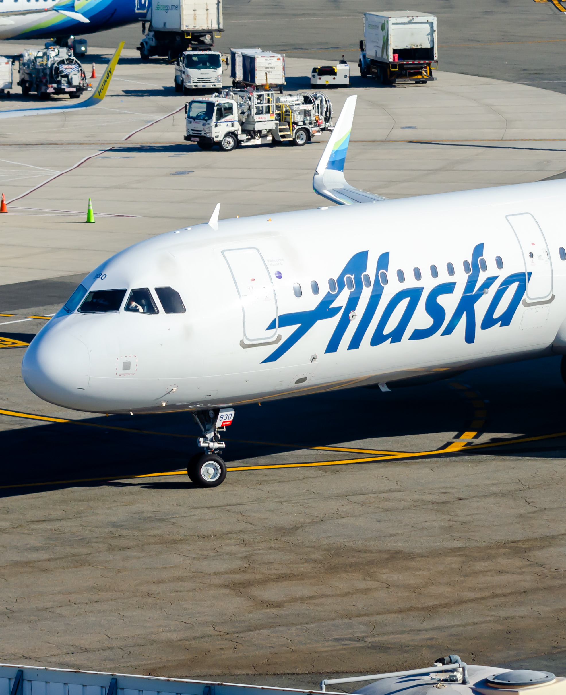 Full size: Alaska Airlines Airbus A321NEO N930VA at Newark Liberty International Airport