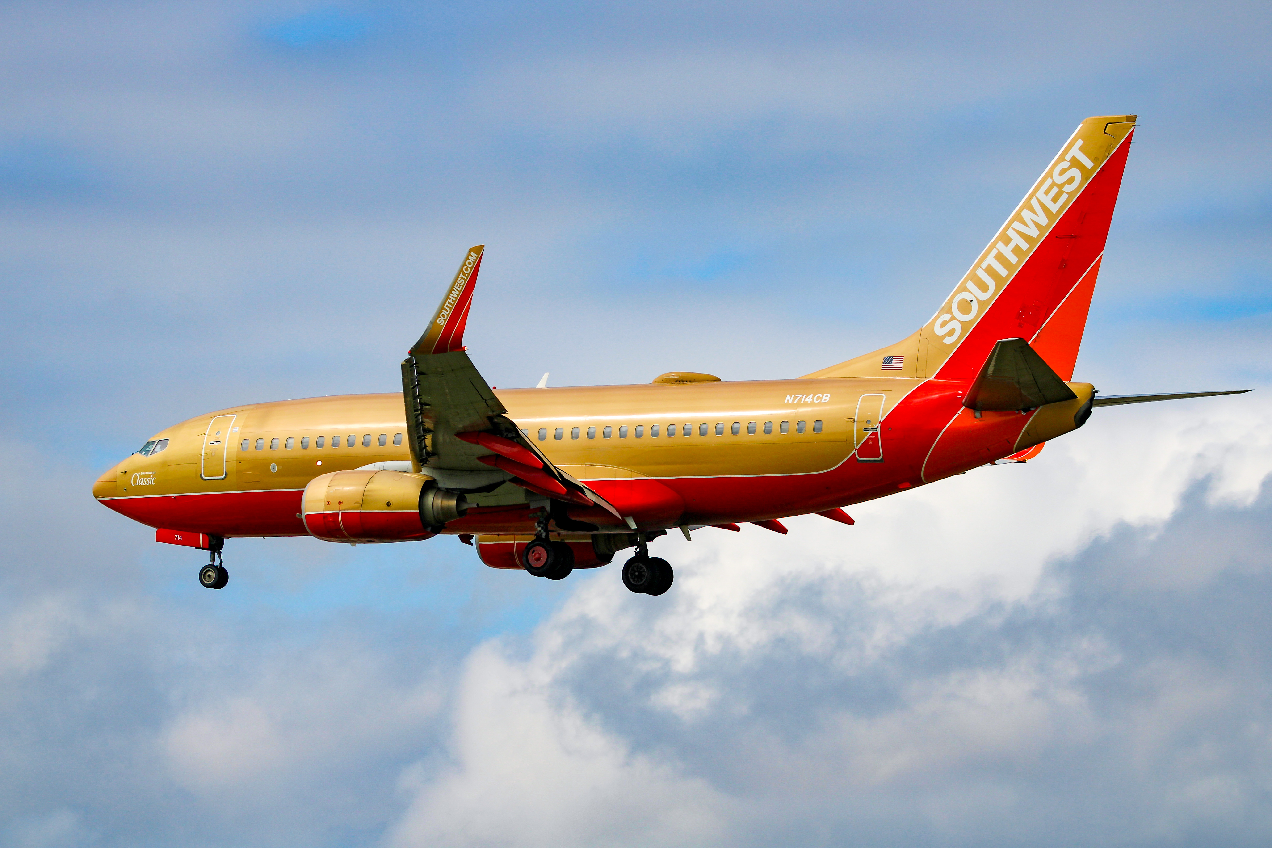 Full size: Southwest Airlines Boeing 737-700 N714CB at General Mitchell International Airport