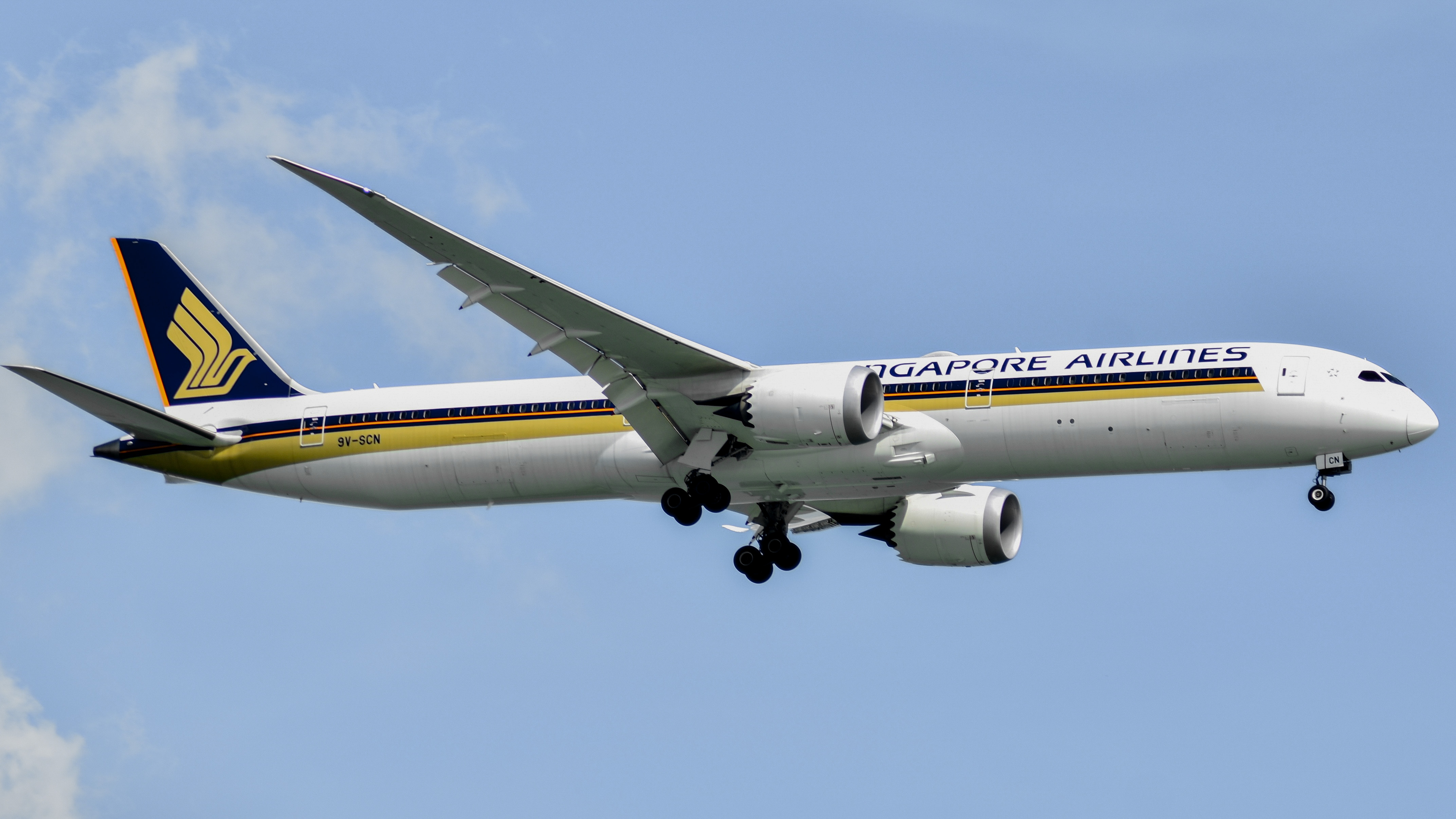 Full size: Singapore Airlines Boeing 787-10 9V-SCN at Singapore-Changi Airport