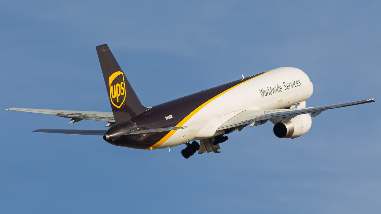 Full size: United Parcel Service Boeing 757-200F N446UP at Los Angeles International Airport