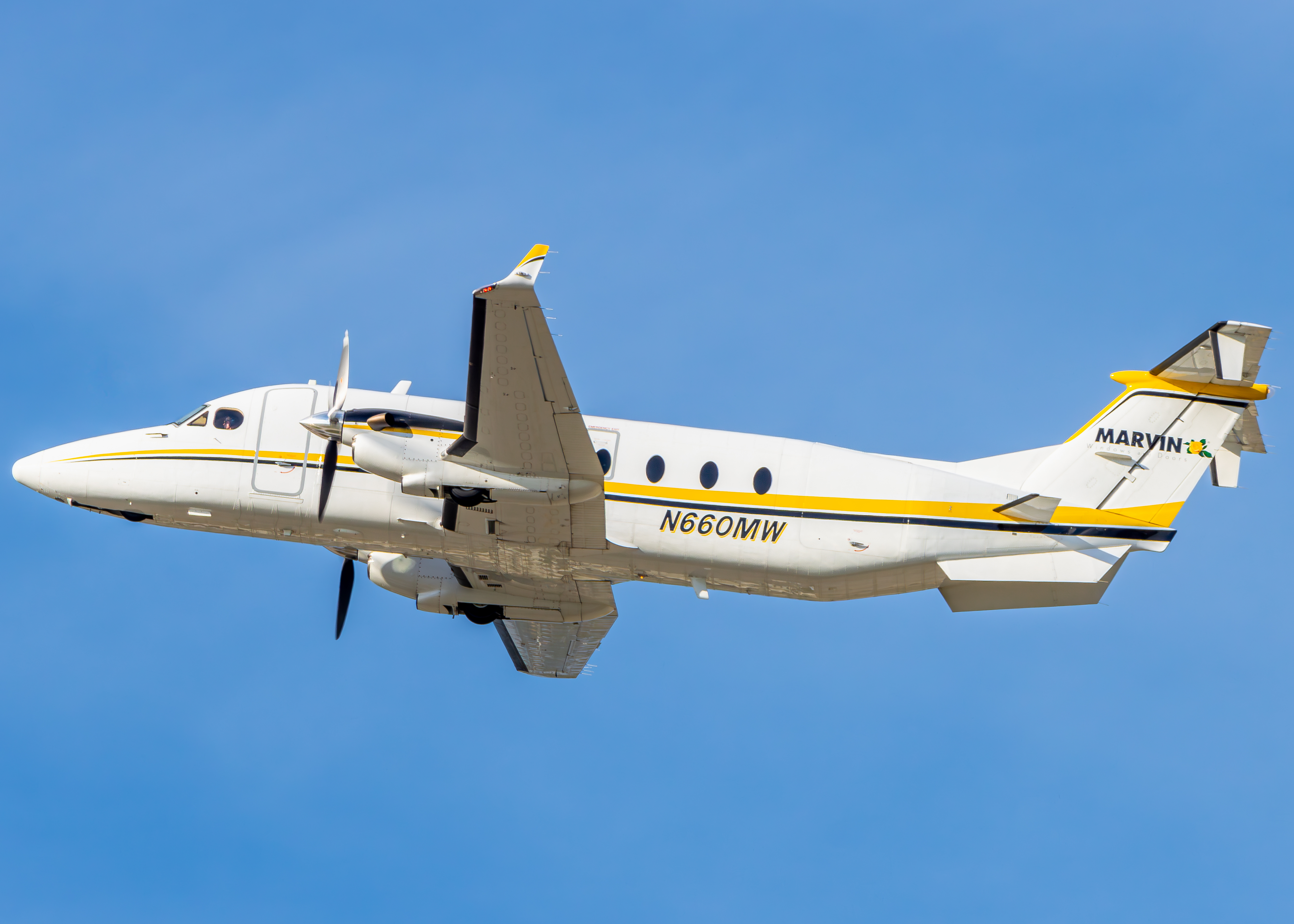 Full size: PRIVATE Beechcraft 1900 N660MW at Minneapolis-St Paul International/Wold-Chamberlain Airport