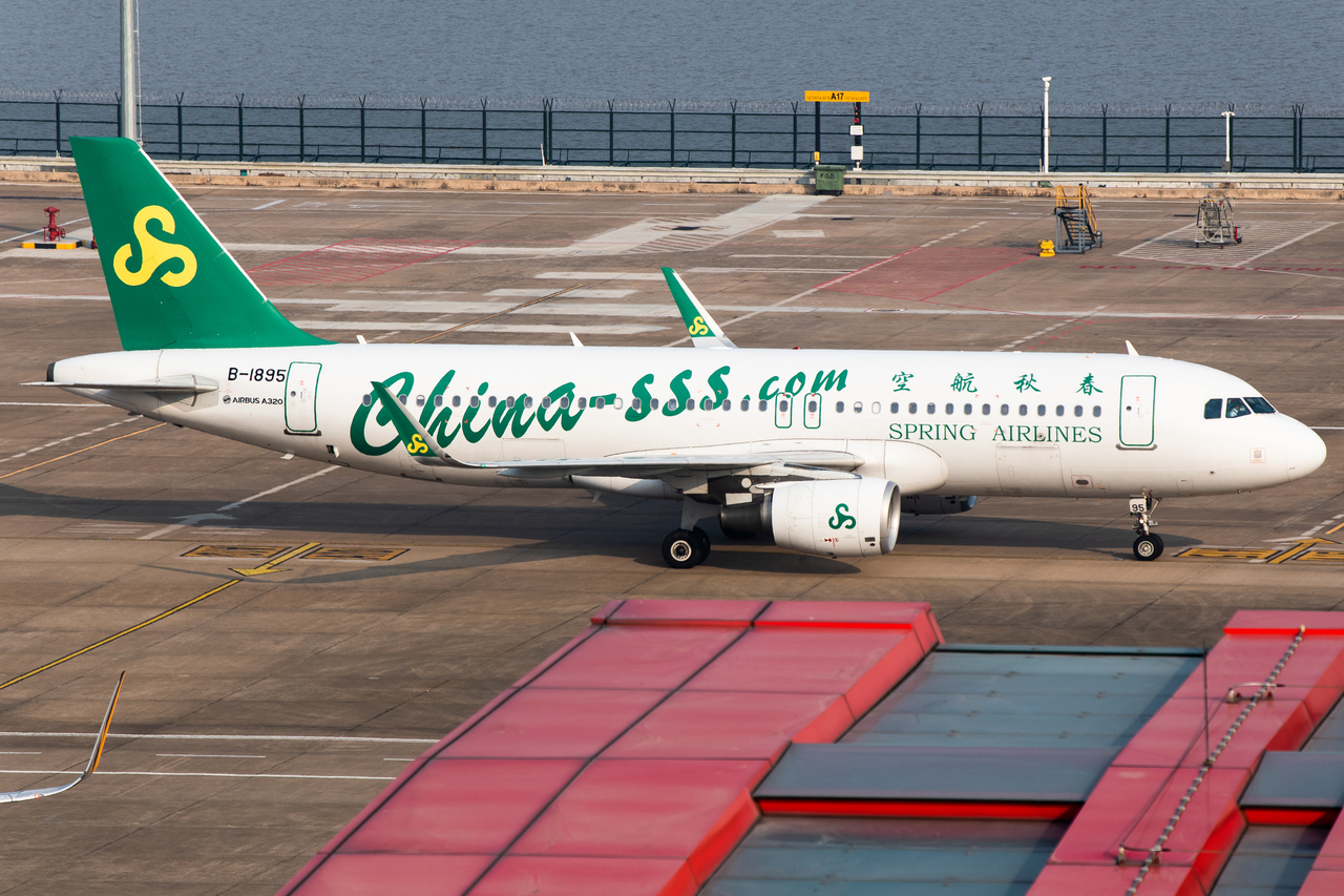 Full size: Spring Airlines Airbus A320 B-1895 at Macau International Airport