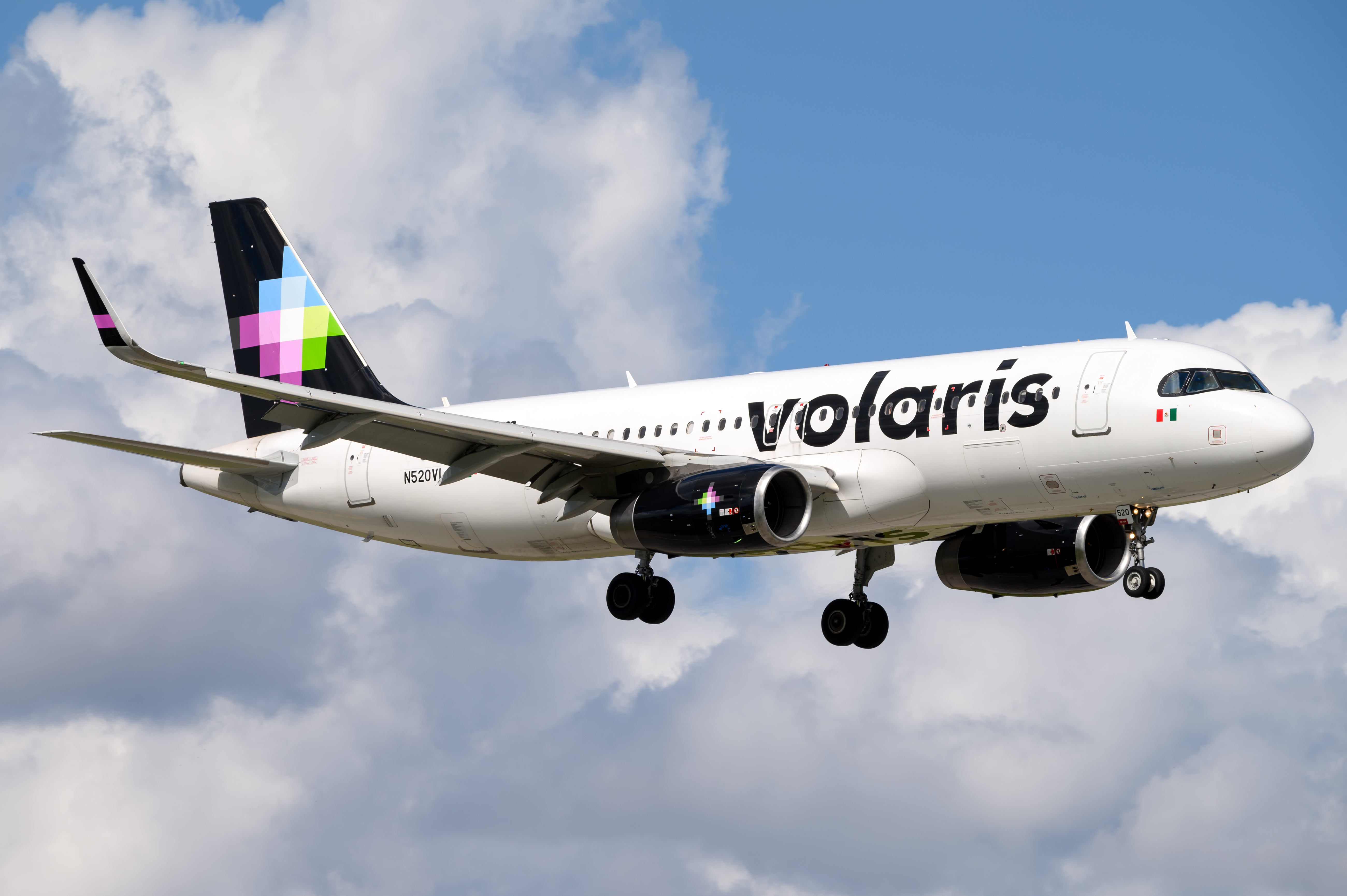 Full size: Volaris Airbus A320 N520VL at Miami International Airport