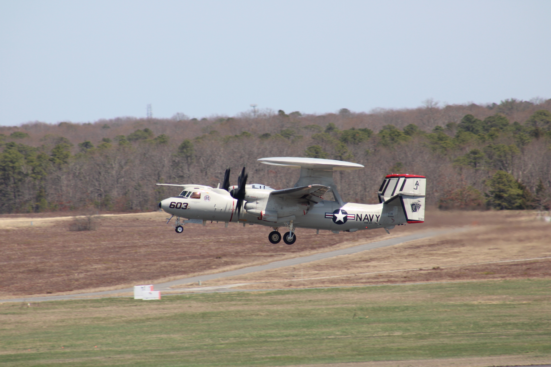 Full size: USN - United States Navy Nothrop Grumman E-2 Hawkeye 169082 at Atlantic City International Airport