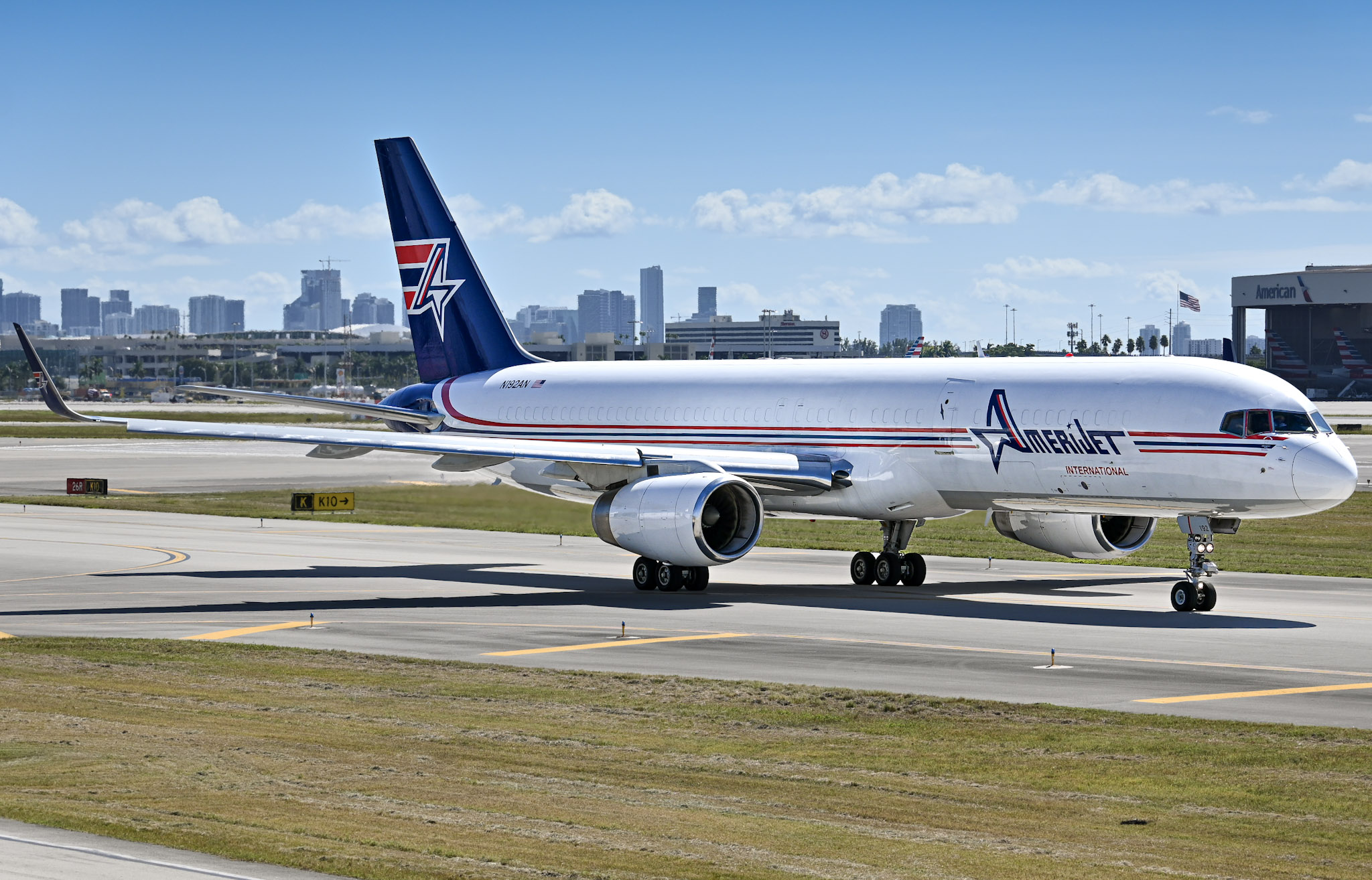 Full size: Amerijet Boeing 757-200F N192AN at Miami International Airport