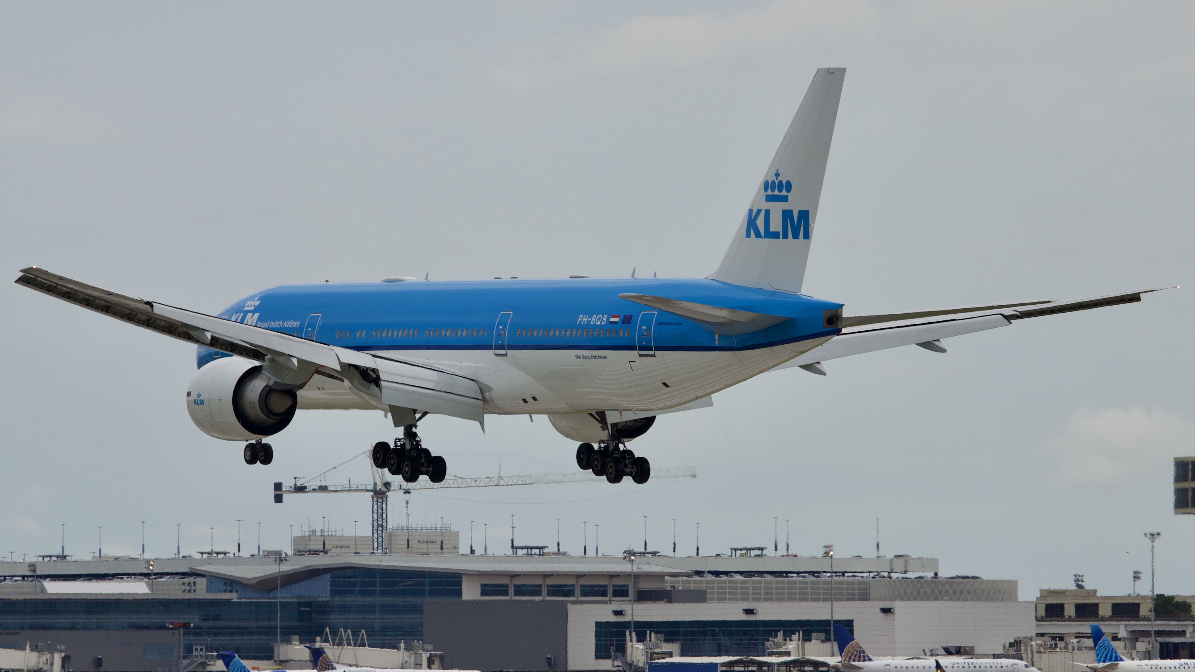 Full size: KLM  Boeing 777-200ER PH-BQB at Houston-George Bush Intercontinental Airport