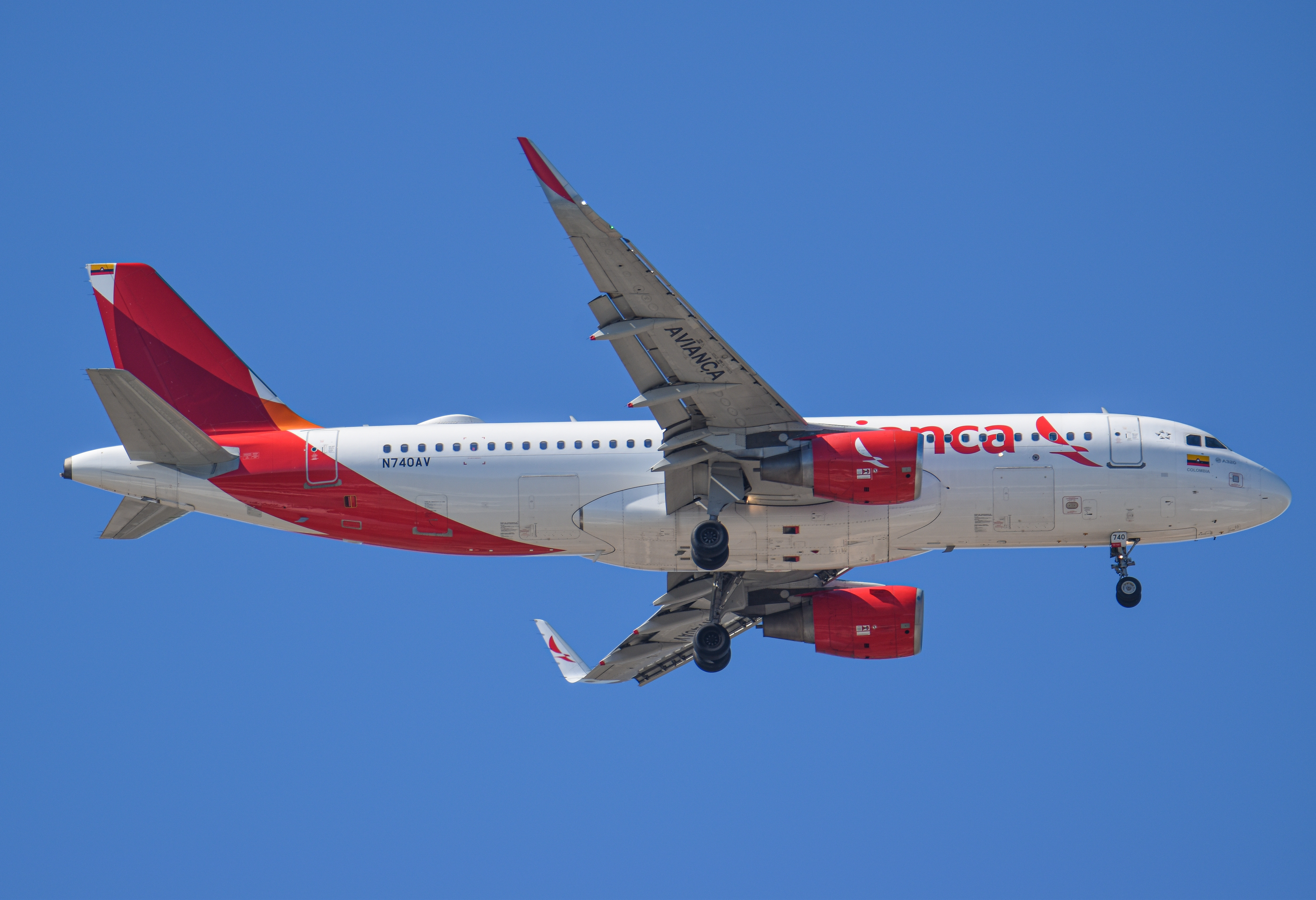 Full size: Avianca Airbus A320 N740AV at Orlando International Airport