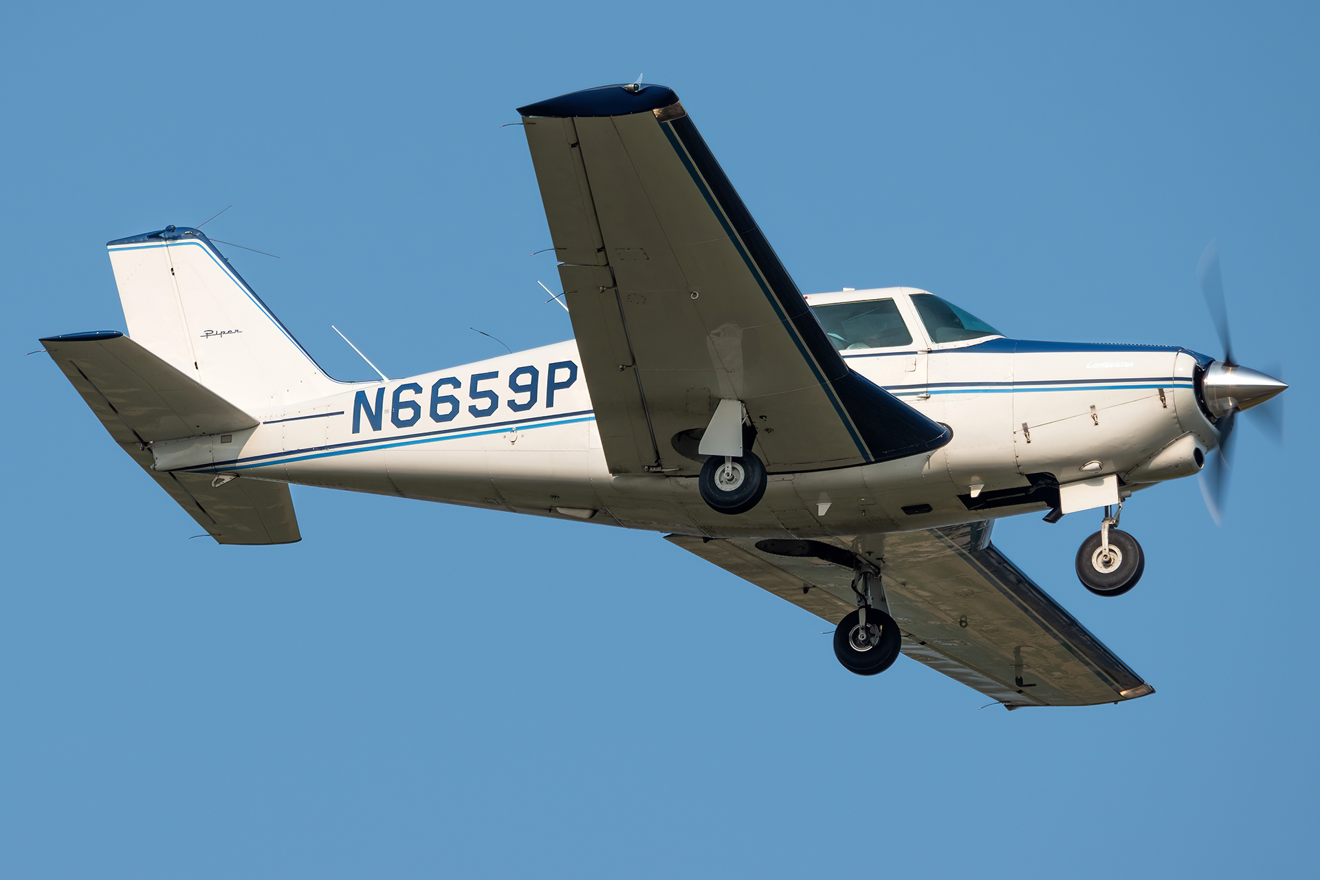 Full size: PRIVATE Piper Comanche  N6659P at Washington Dulles International Airport