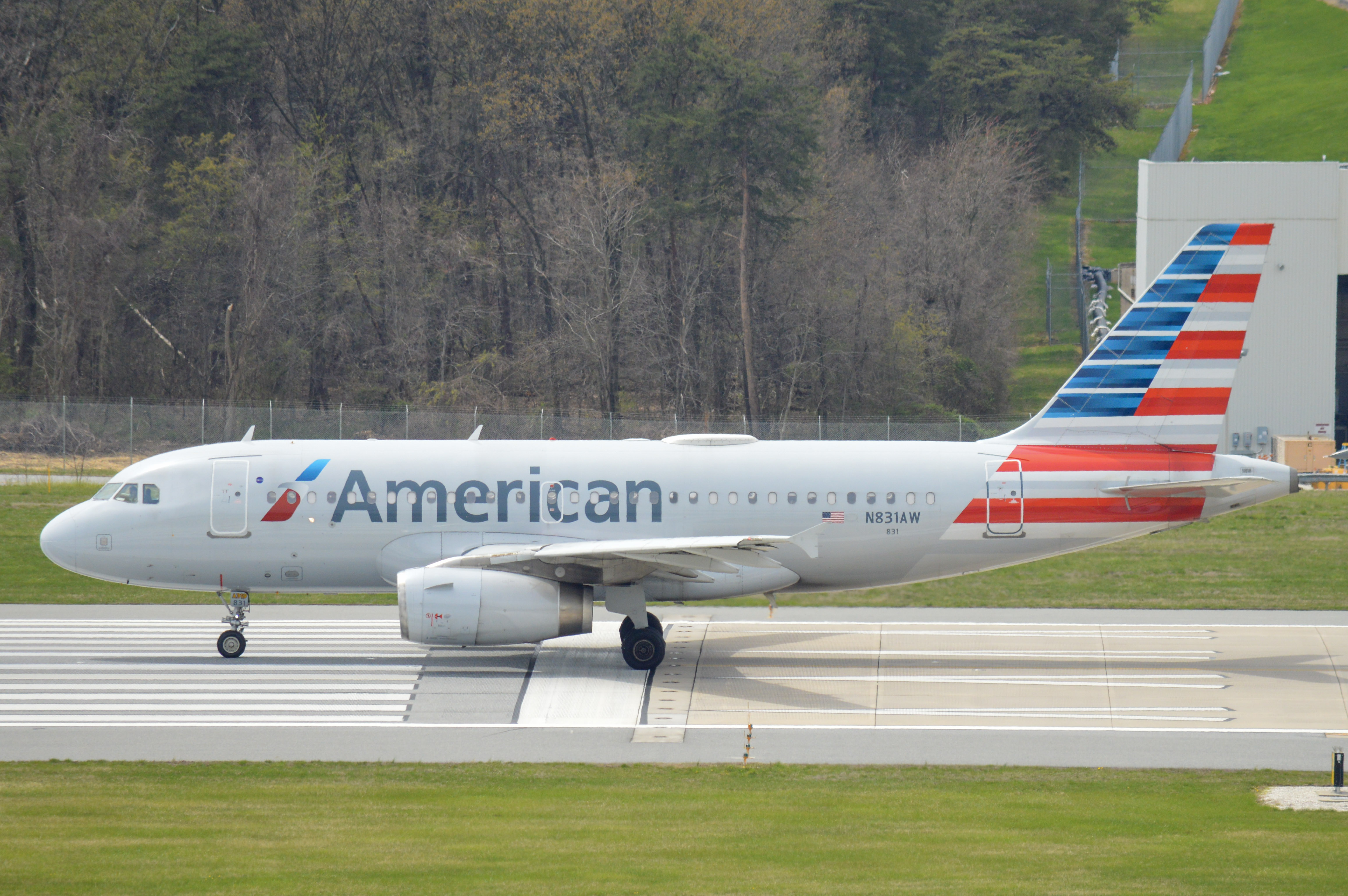 Full size: American Airlines Airbus A319 N831AW at Baltimore/Washington International Thurgood Marshall Airport